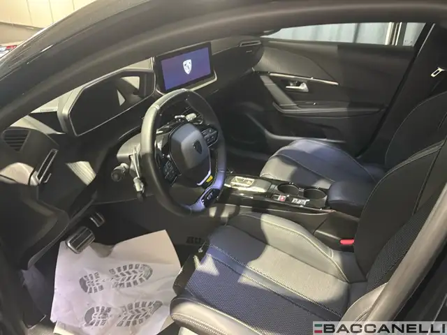 Peugeot 208 view 9