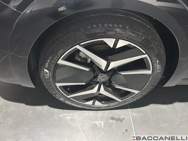 Peugeot 208 view 8