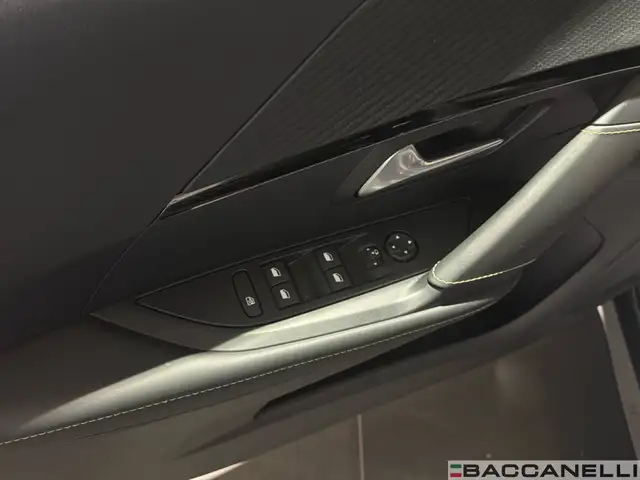 Peugeot 208 view 10