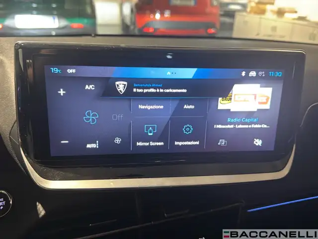 Peugeot 208 view 16