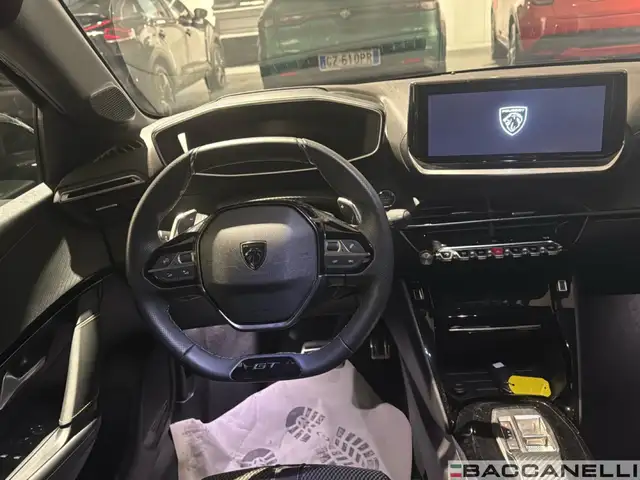 Peugeot 208 view 11