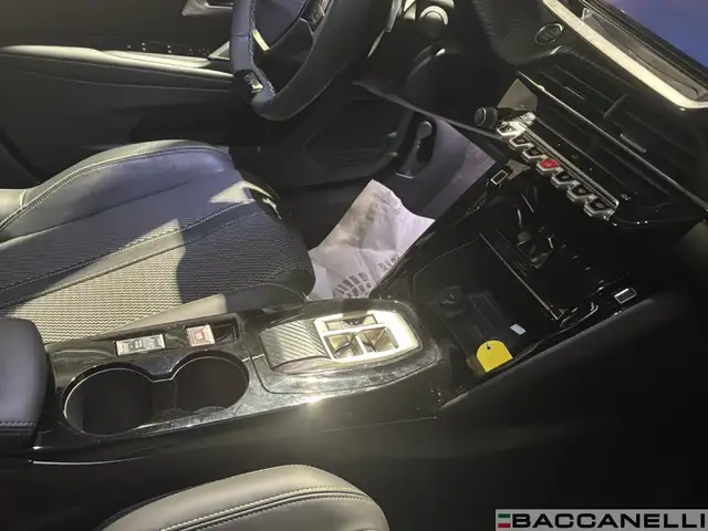 Peugeot 208 view 12