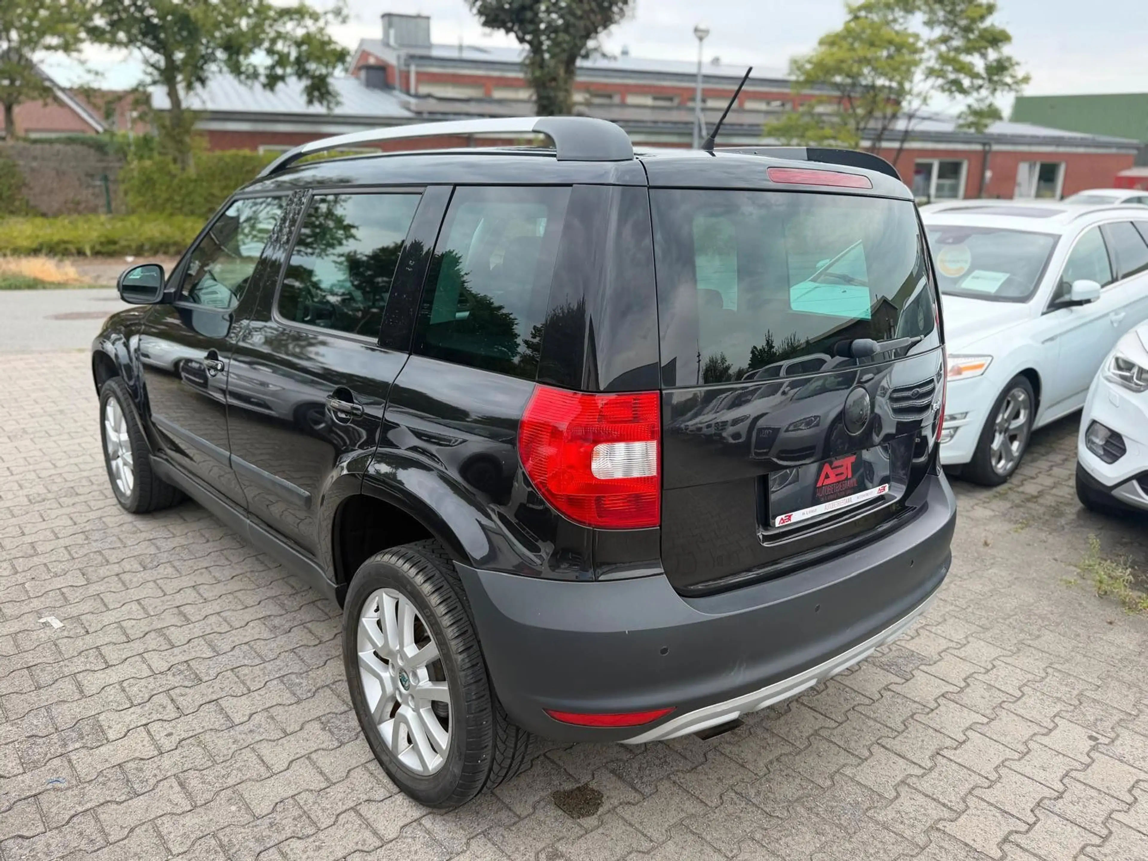 Skoda Yeti 1.2, TÜV NEU, Klima, PDC, Xenon, SZH, 1Hand — photo 5