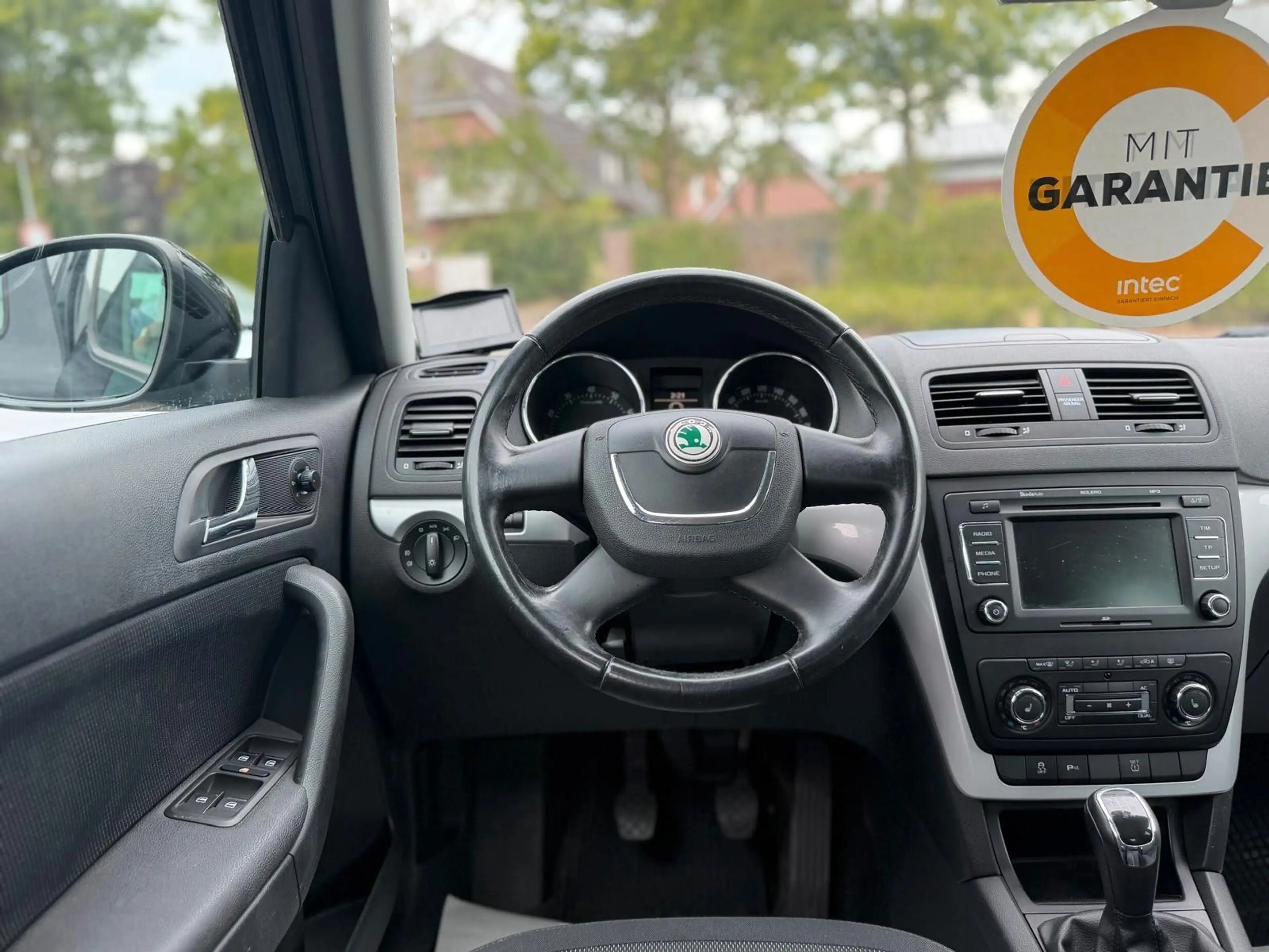 Skoda Yeti 1.2, TÜV NEU, Klima, PDC, Xenon, SZH, 1Hand — photo 11