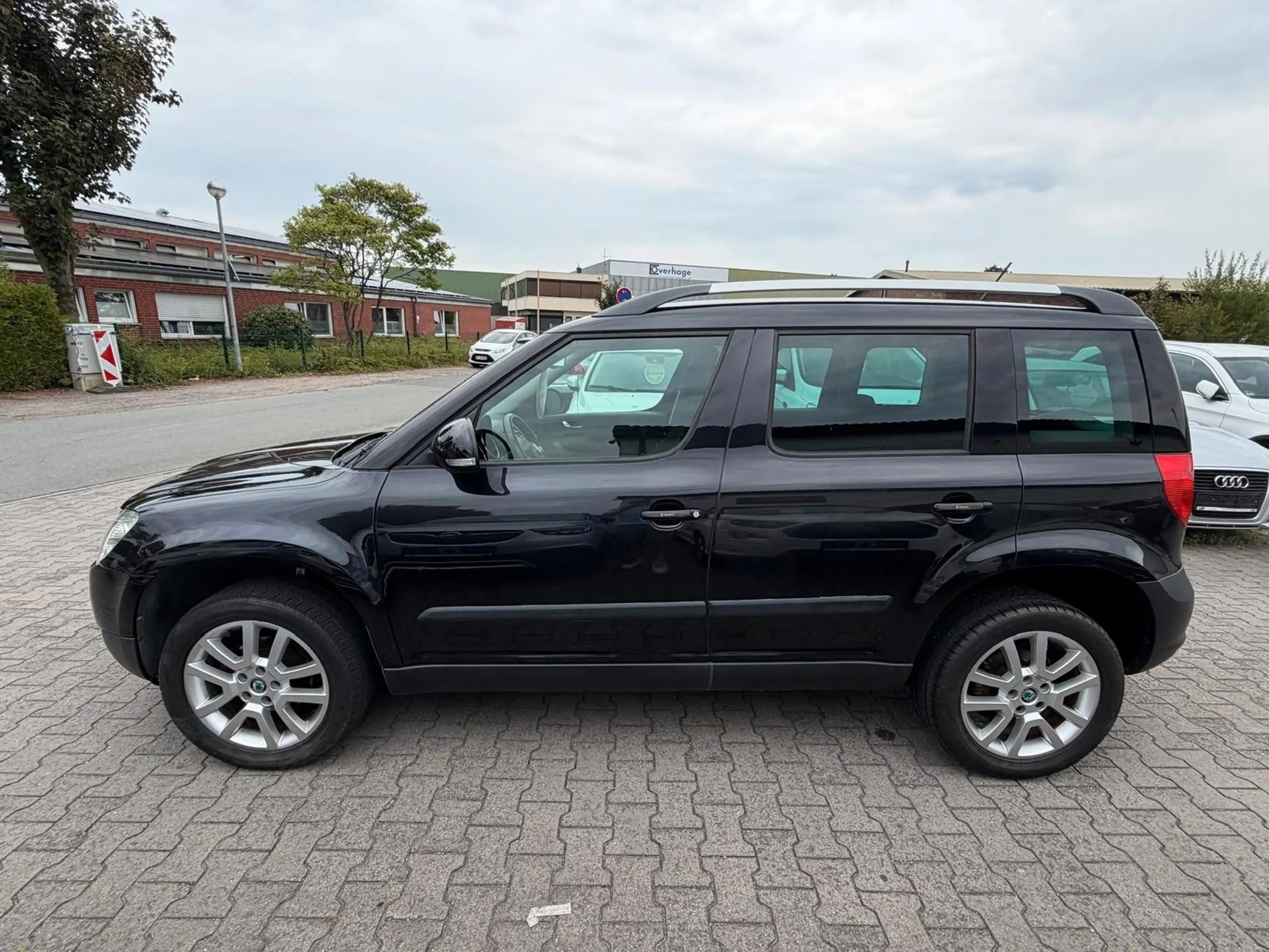 Skoda Yeti 1.2, TÜV NEU, Klima, PDC, Xenon, SZH, 1Hand — photo 6