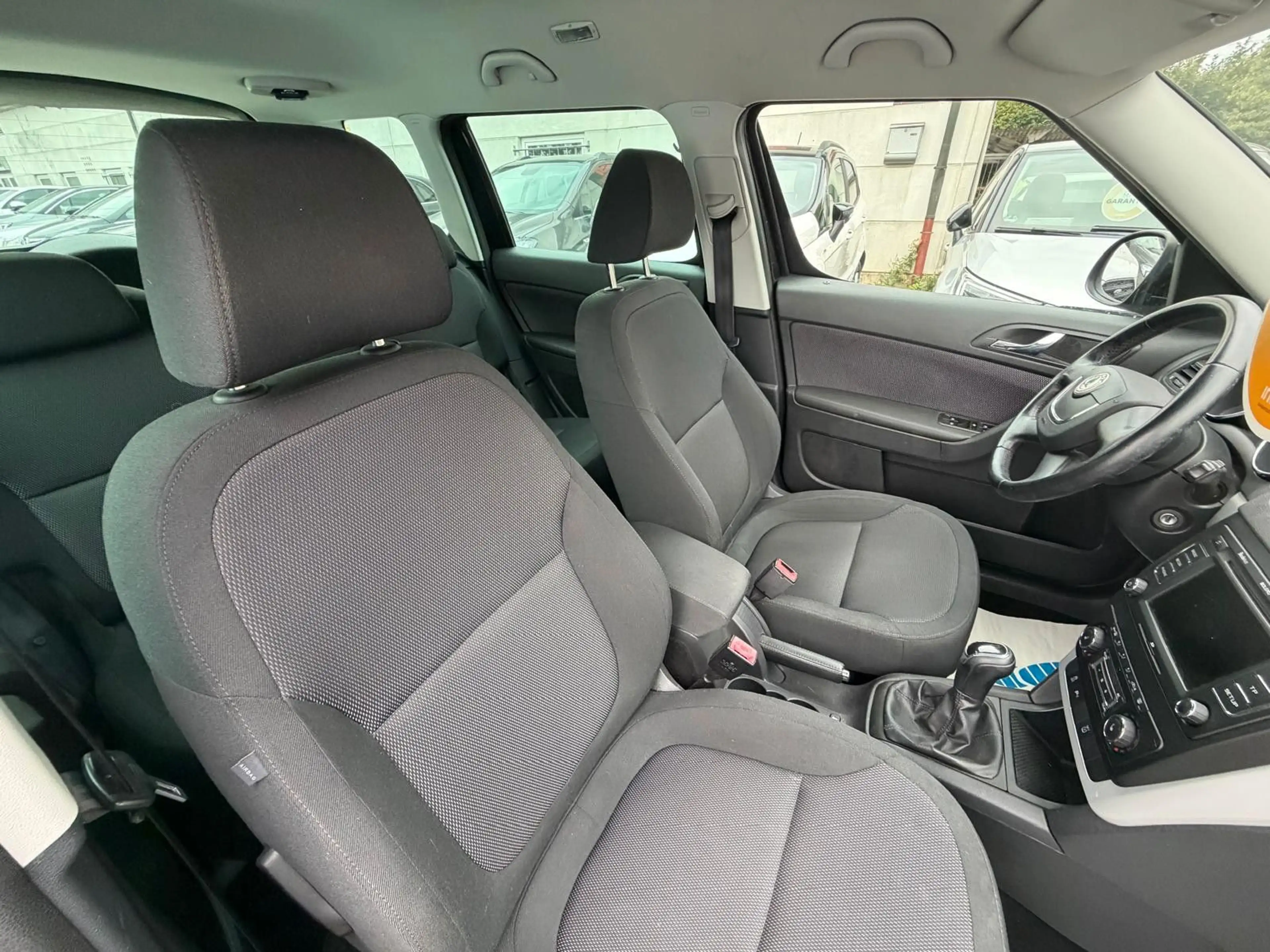 Skoda Yeti 1.2, TÜV NEU, Klima, PDC, Xenon, SZH, 1Hand — photo 15