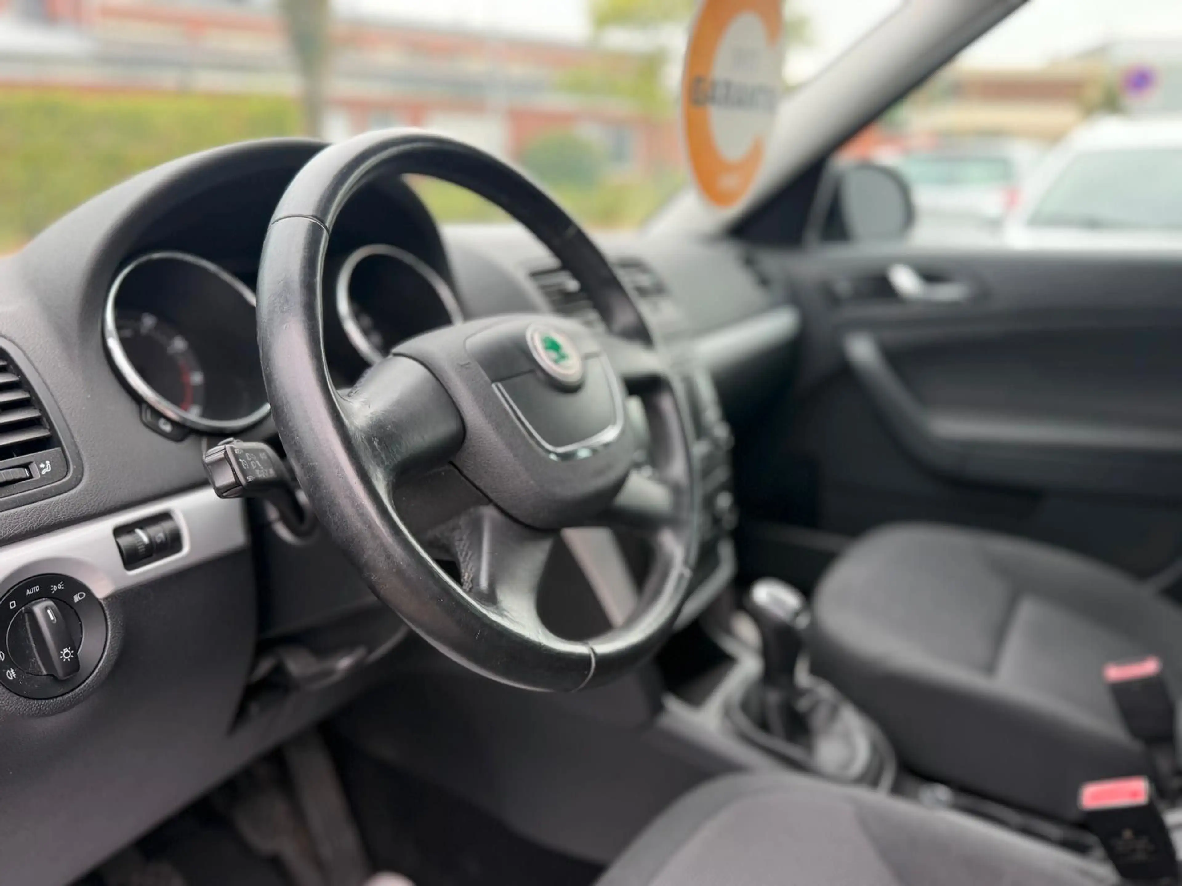 Skoda Yeti 1.2, TÜV NEU, Klima, PDC, Xenon, SZH, 1Hand — photo 9