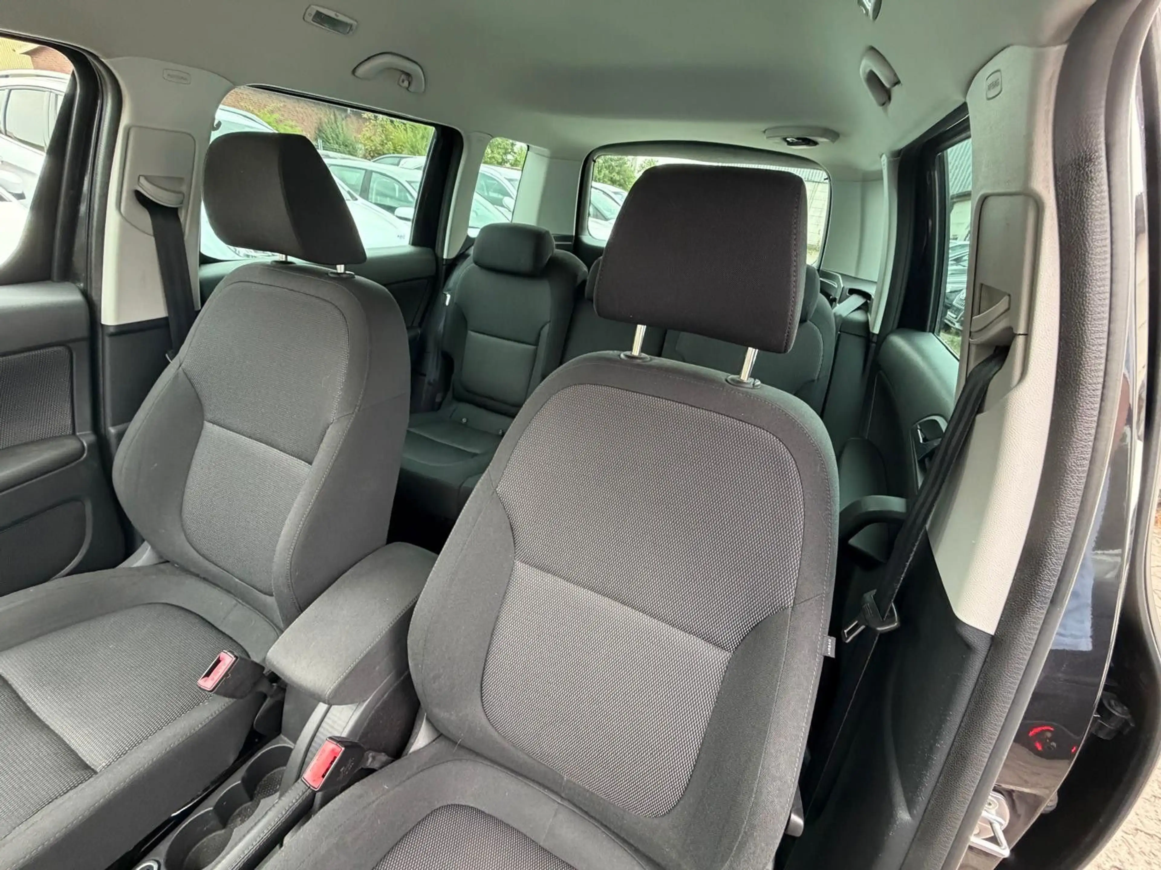 Skoda Yeti 1.2, TÜV NEU, Klima, PDC, Xenon, SZH, 1Hand — photo 10