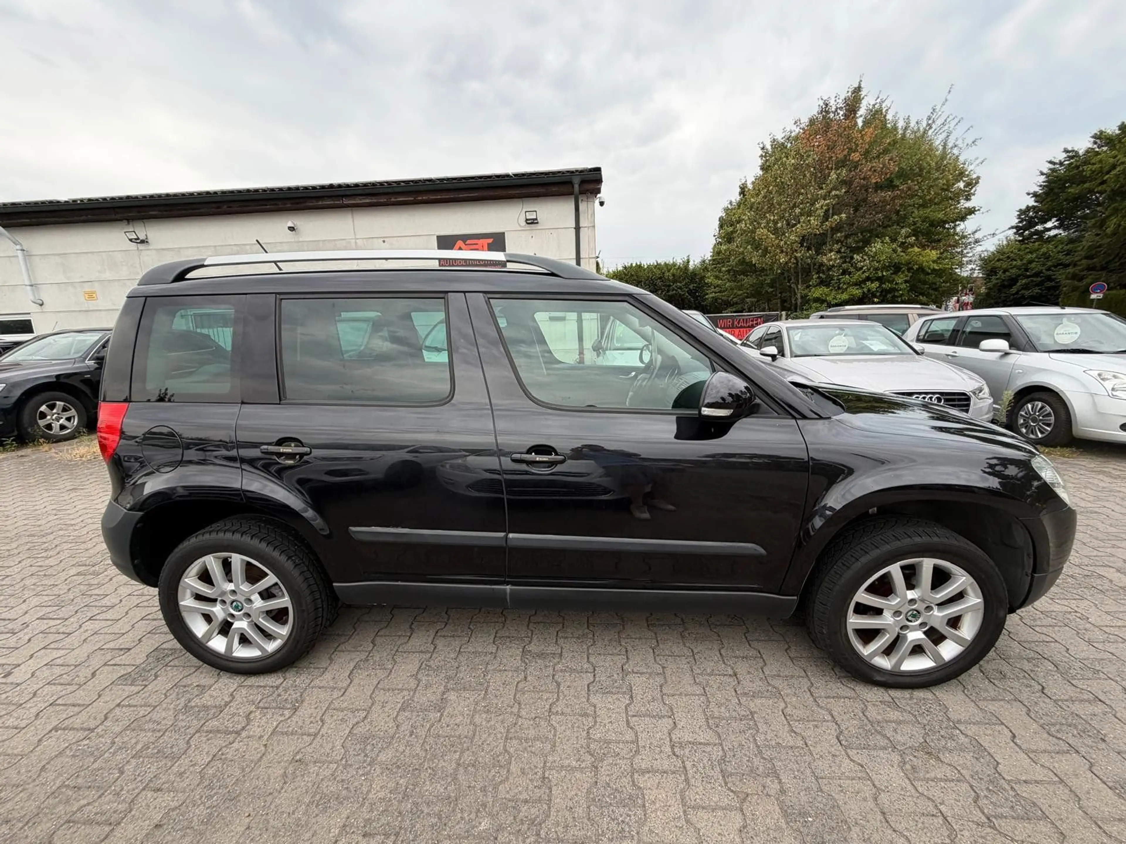 Skoda Yeti 1.2, TÜV NEU, Klima, PDC, Xenon, SZH, 1Hand — photo 2