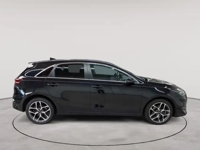 Kia Ceed view 3