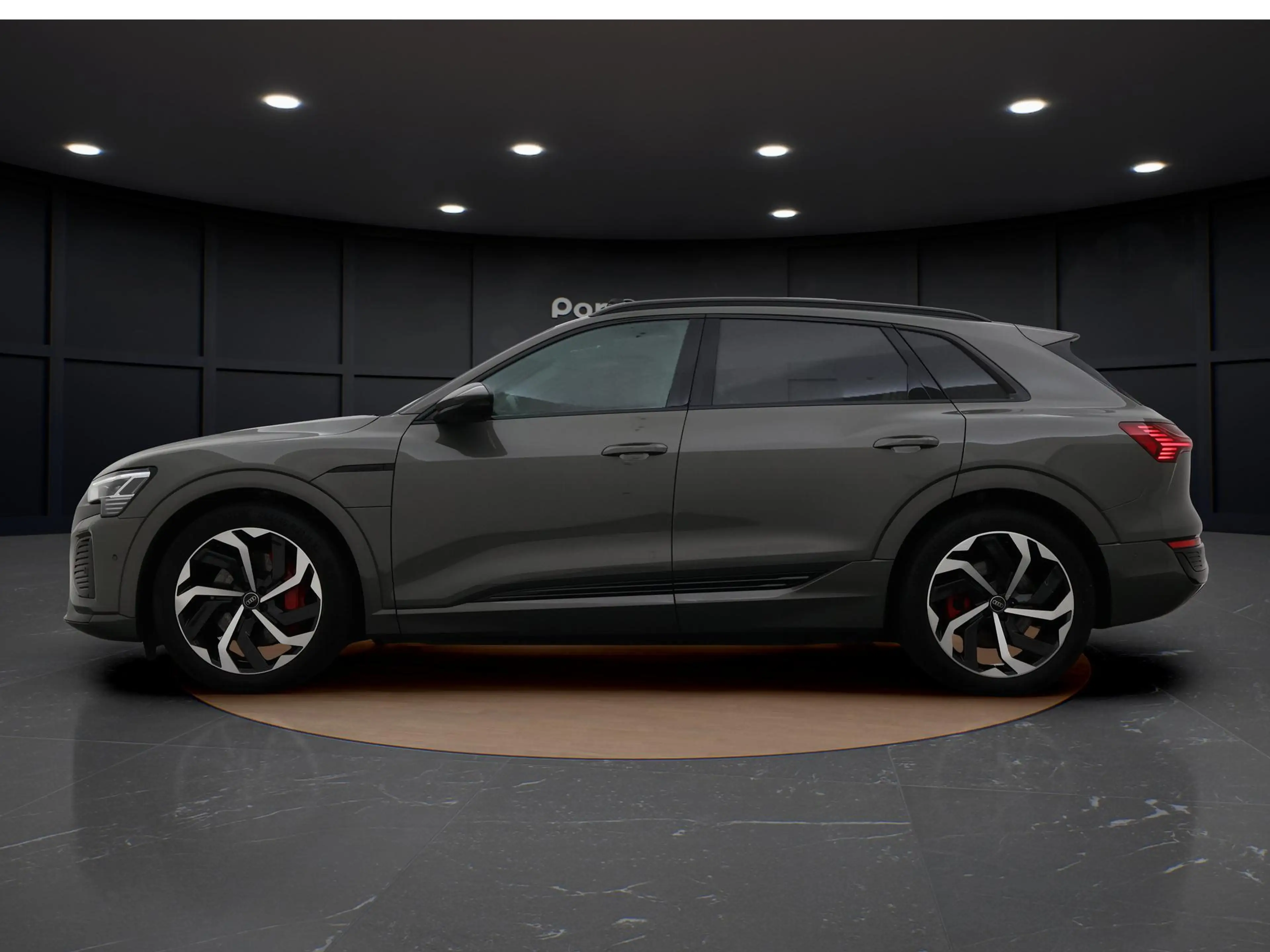Audi Q8 e-tron 50 quattro S Edition 95 kWh | Pano dak | Trekhaak — photo 6