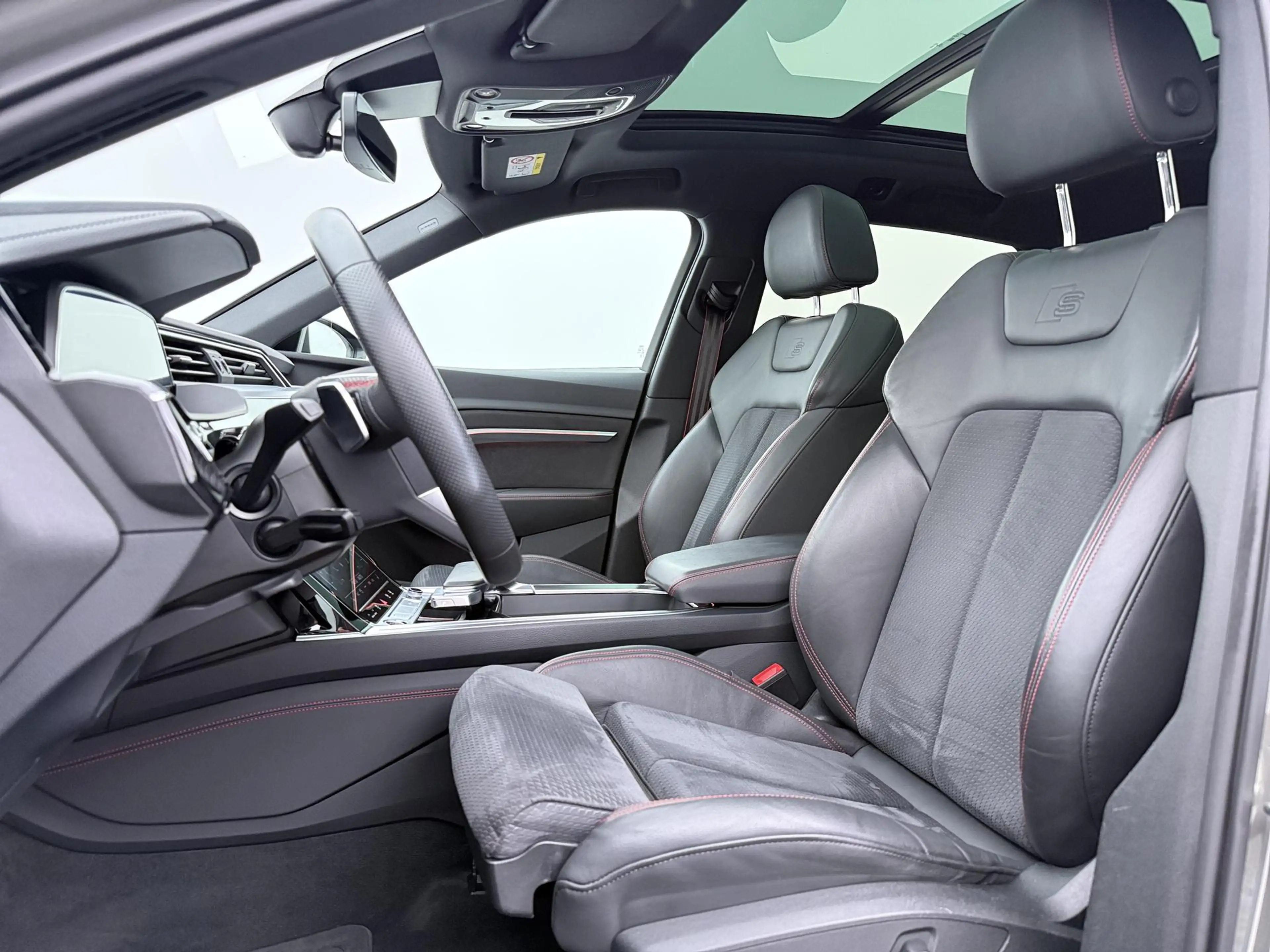 Audi Q8 e-tron 50 quattro S Edition 95 kWh | Pano dak | Trekhaak — photo 4