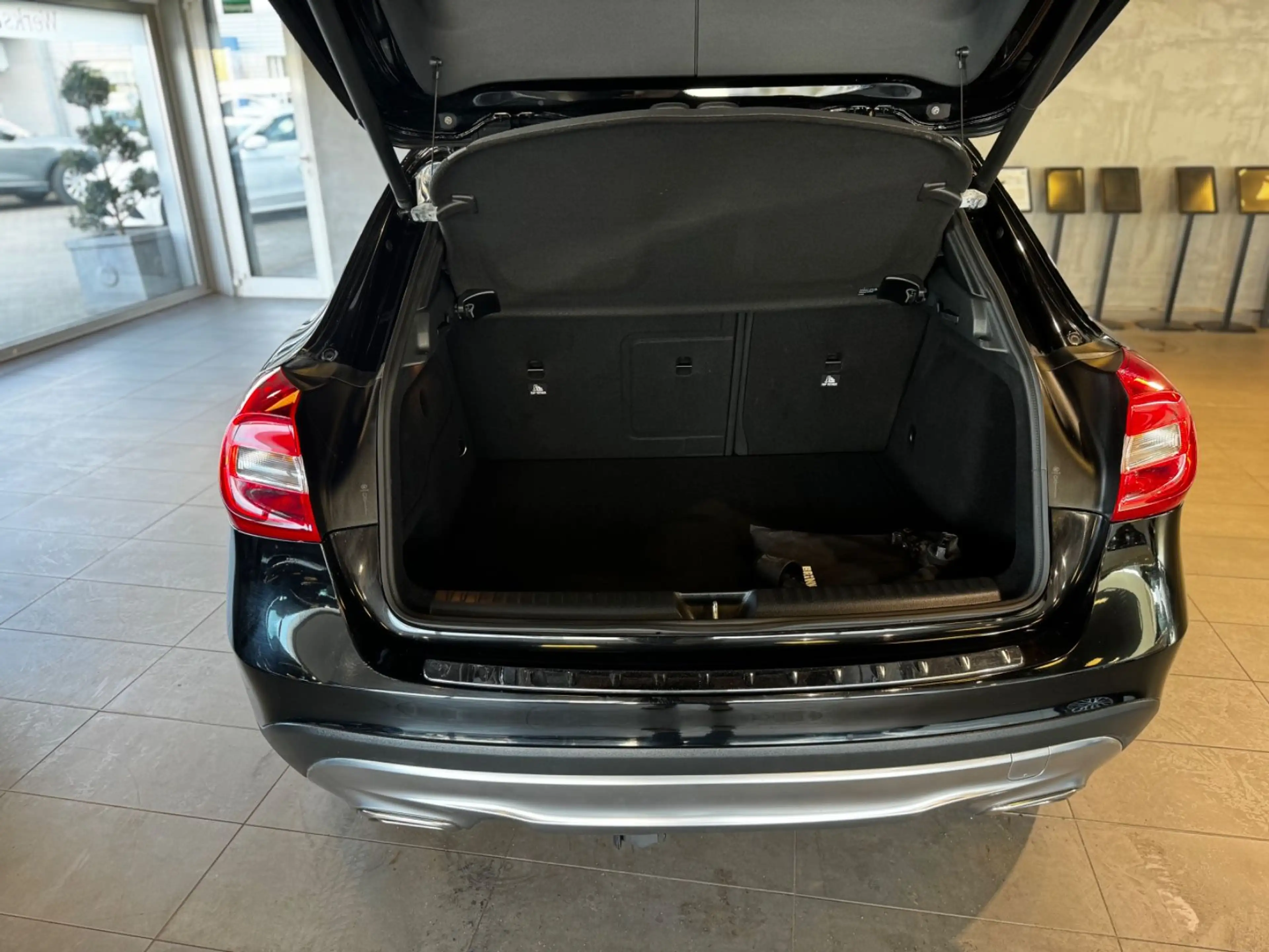 Mercedes-Benz GLA 200 |KAMERA|SHZ|AHK| — photo 14