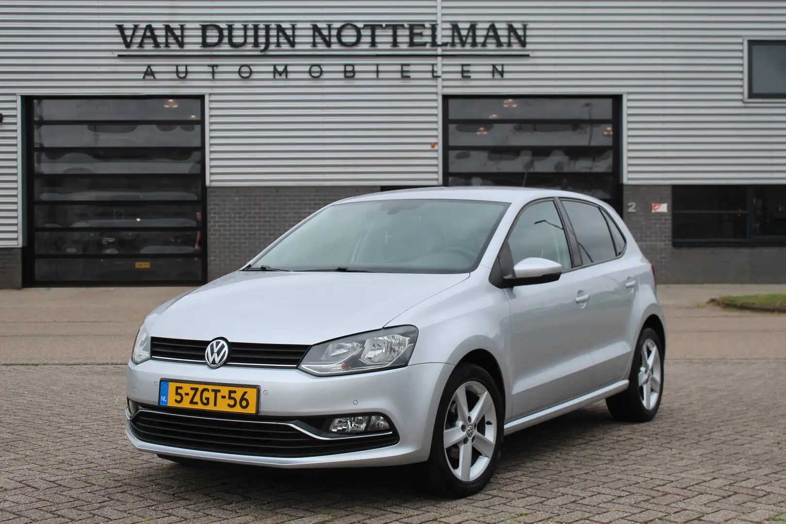 Volkswagen Polo 1.2 TSI Highline / Automaat / Navigatie / N.A.P. Grijs - 1