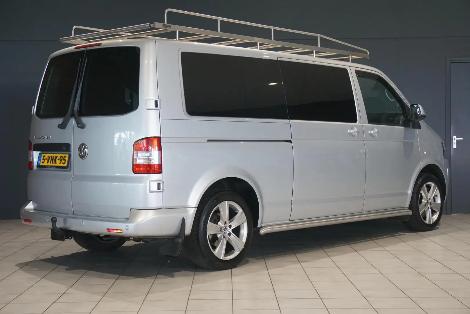 Volkswagen T5 Transporter 2.0 TDI L2H1 4Motion DC Comfortline Limited Ed. 18 Zilver - 2