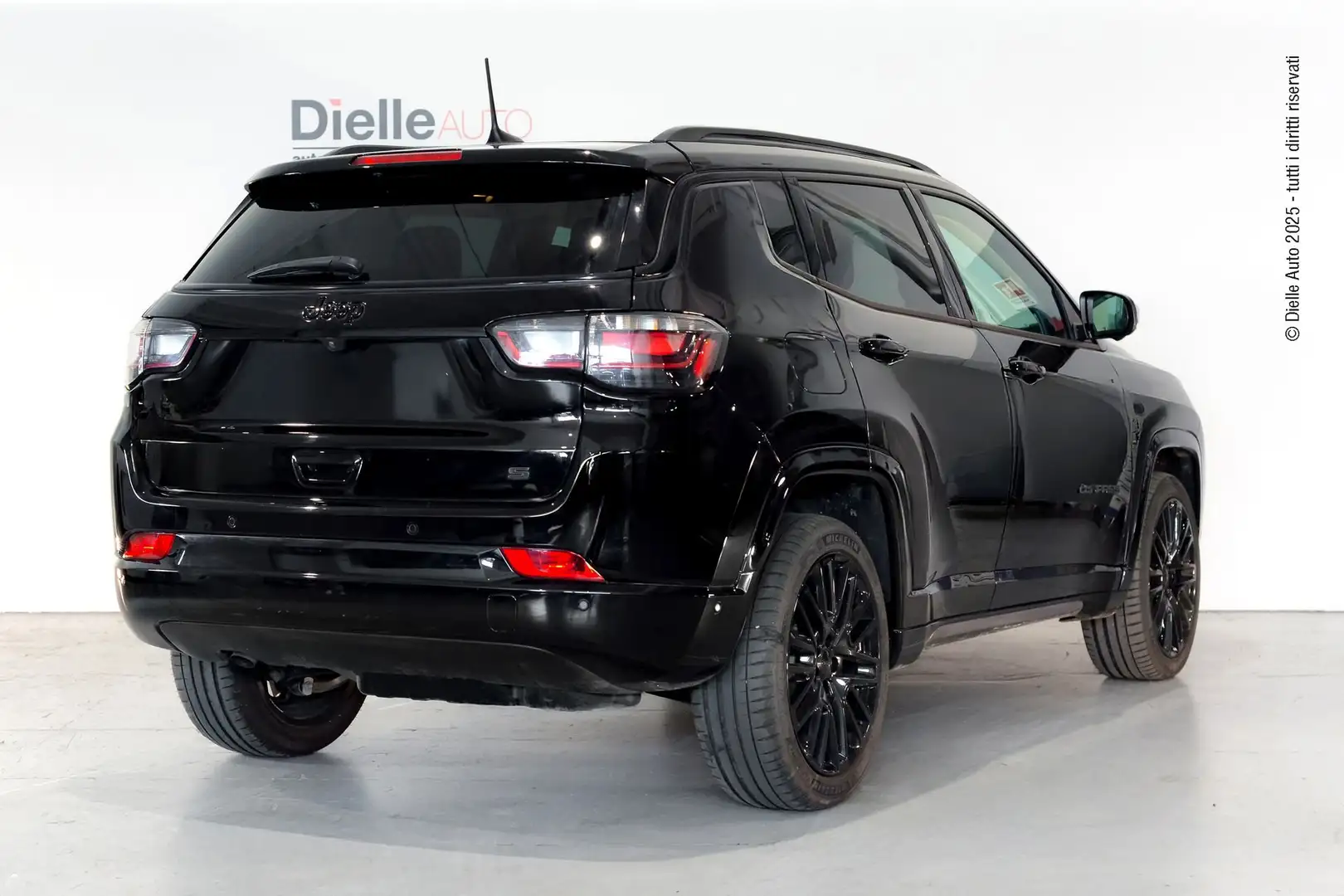 Jeep Compass 1.6 Multijet II 2WD S 130CV Fekete - 2