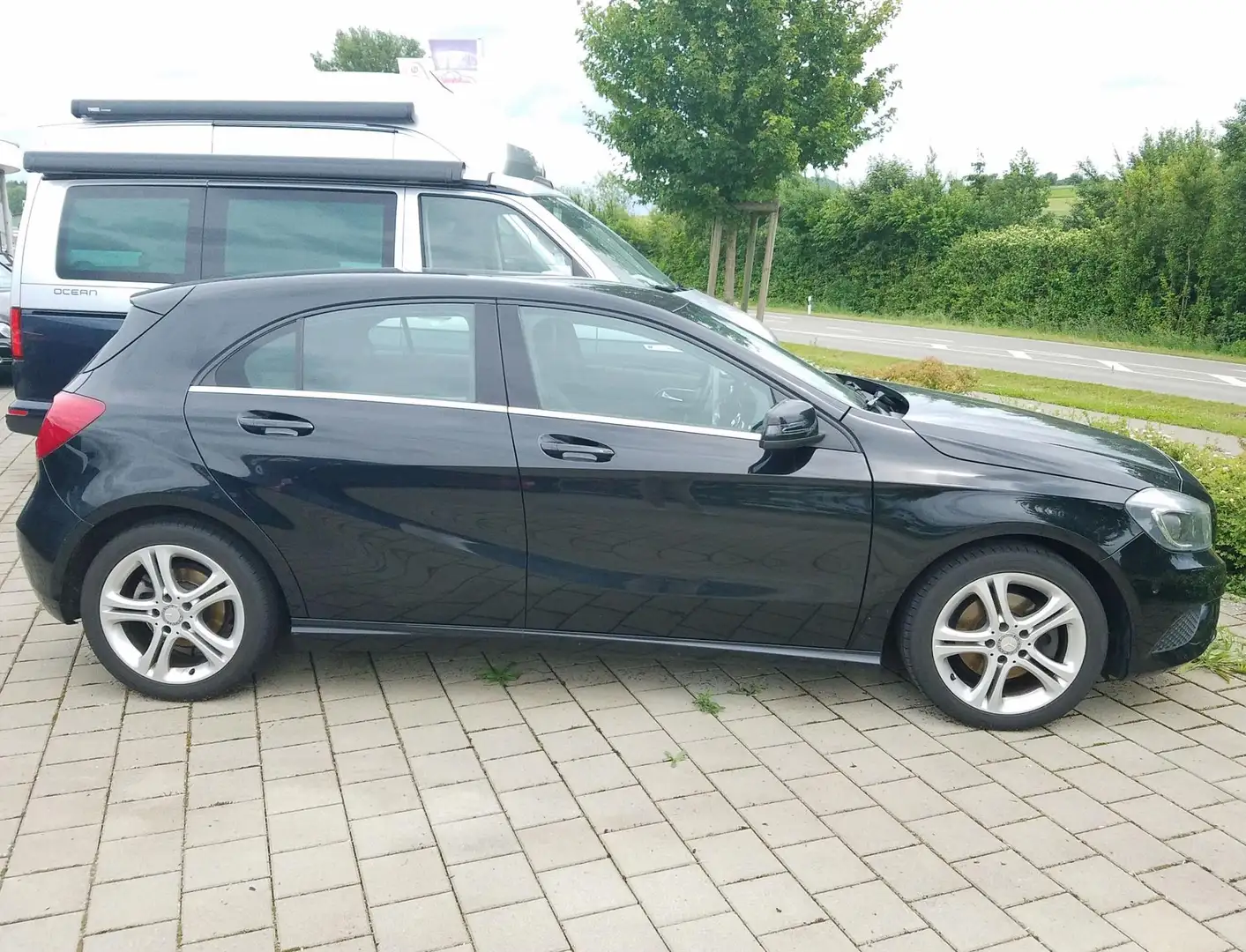 Mercedes-Benz A 200 Urban, Navi, SHZ, PTS, Bi-Xenon, 8 fach Bereifu... Noir - 2
