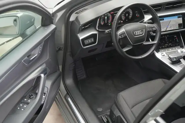 Audi A6 view 12
