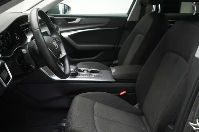 Audi A6 view 11