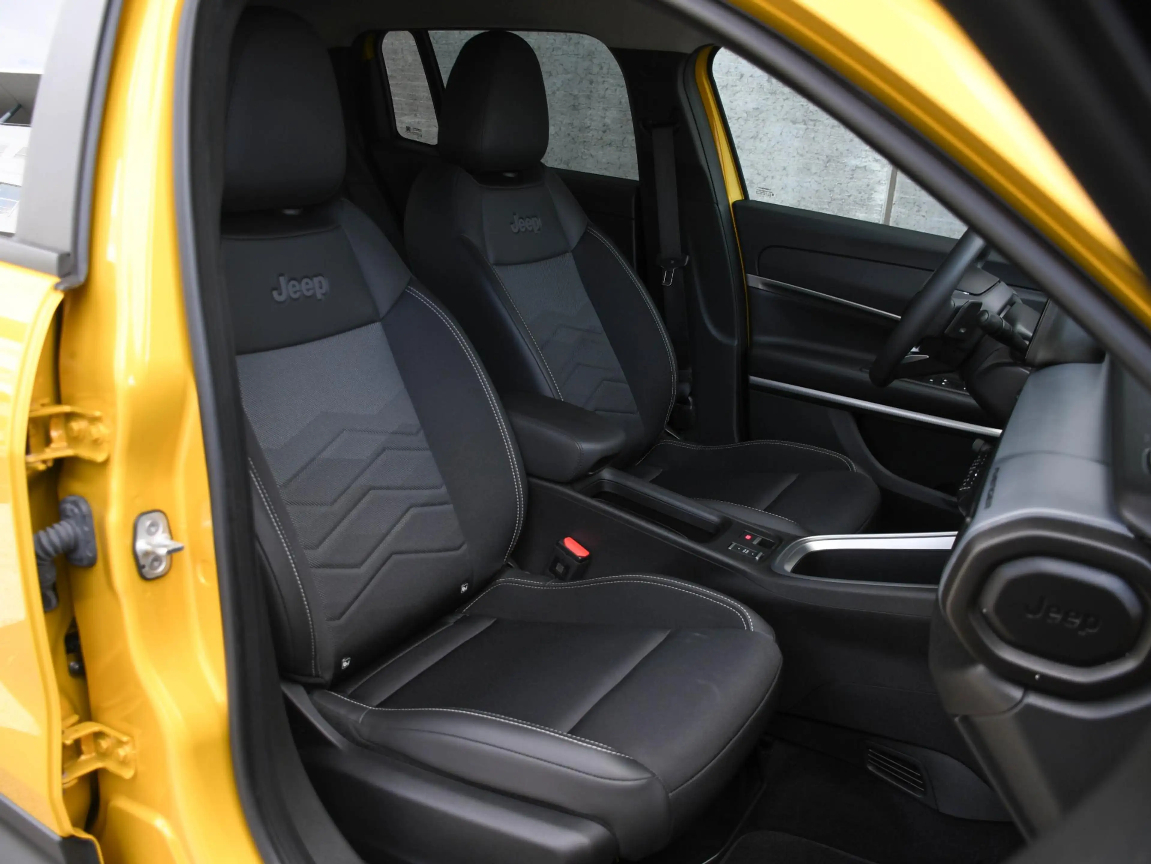 Jeep Avenger Summit 1.2 e-Hybrid 110pk Automaat JBL | ADAP. CRU — photo 10