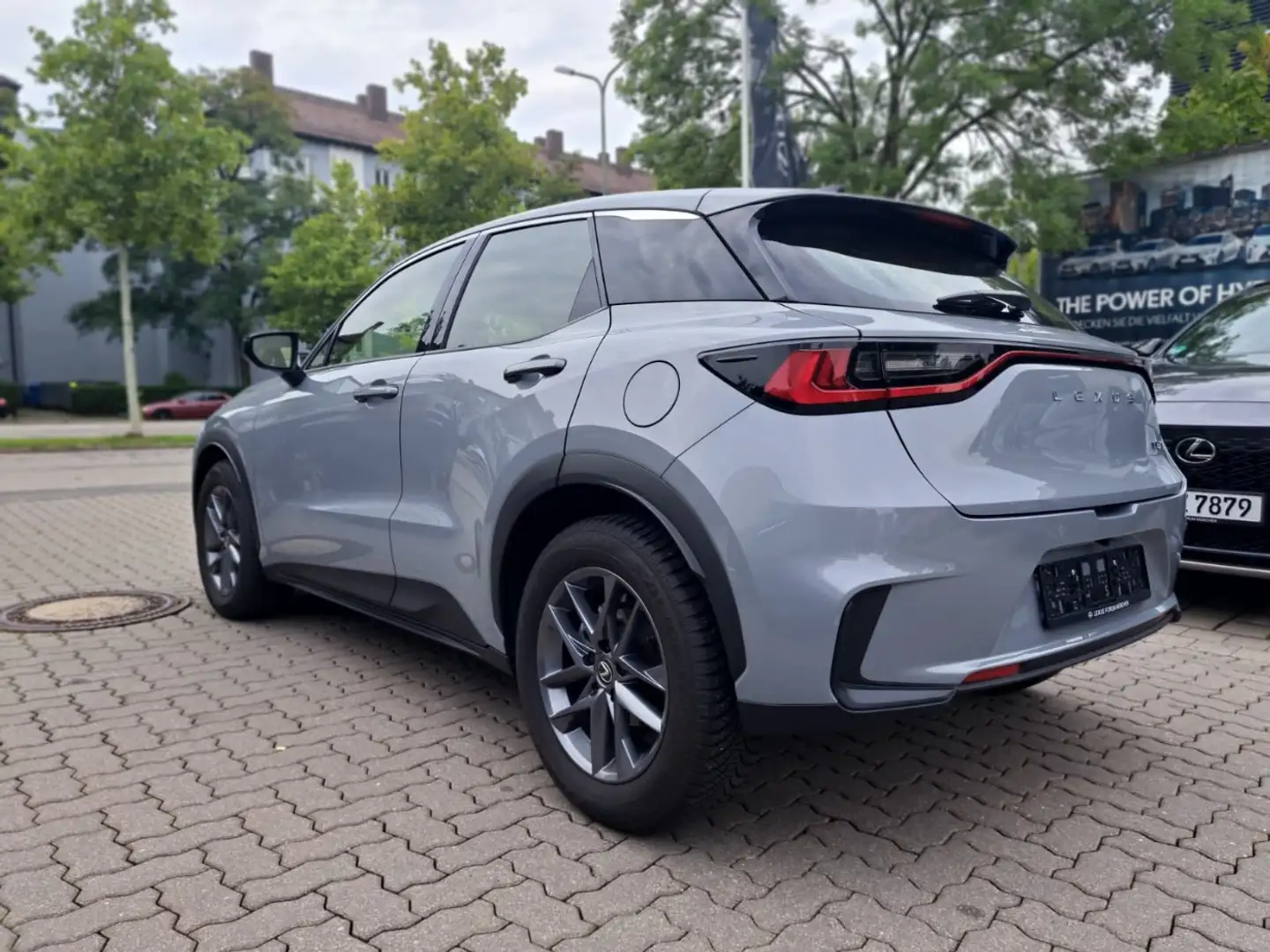 Lexus LBX 1.5 Komfort Paket *Klima, Navi, CarPlay, uvm* Grau - 2