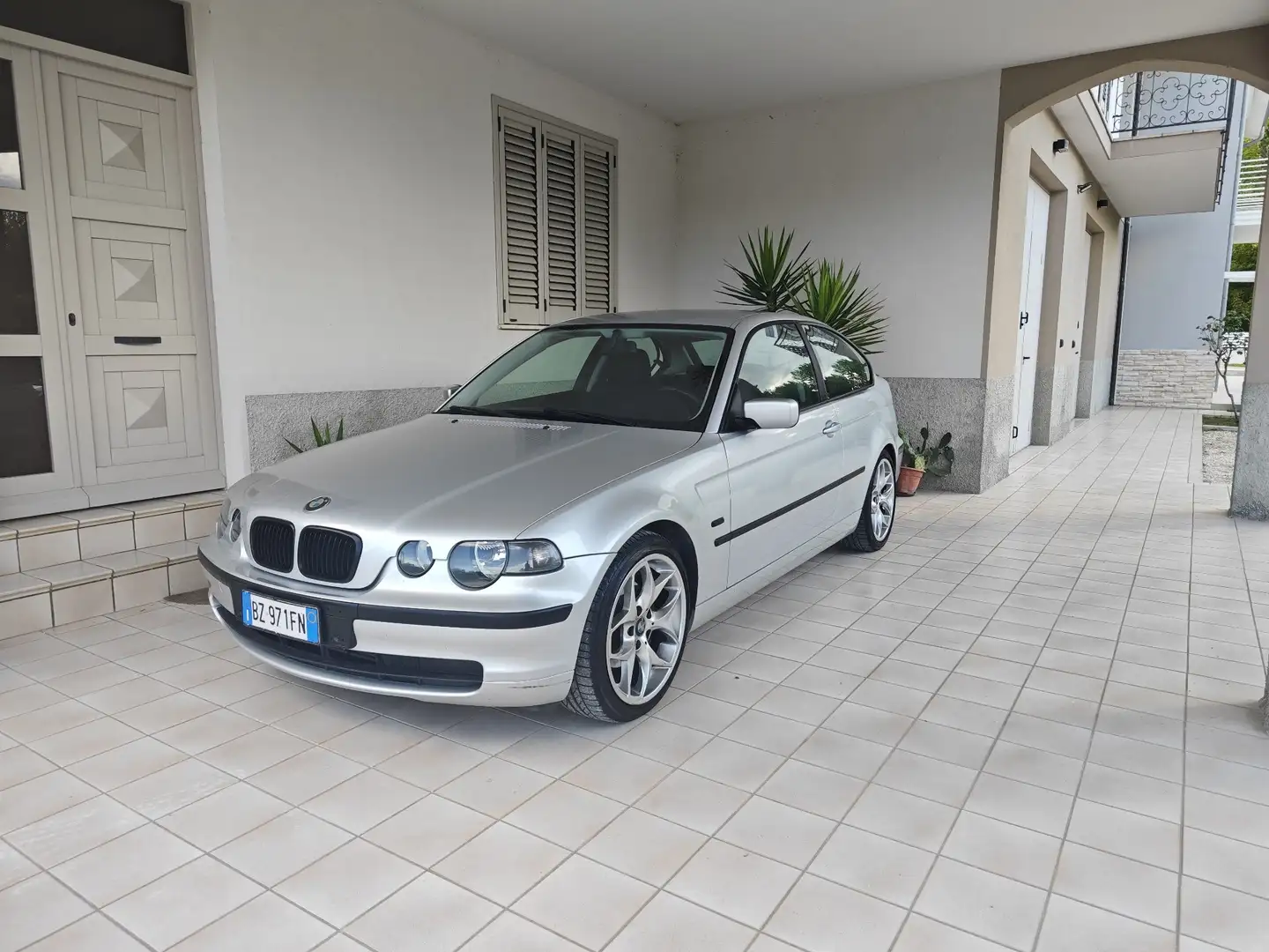 BMW 320 320td Compact City 150cv - 1