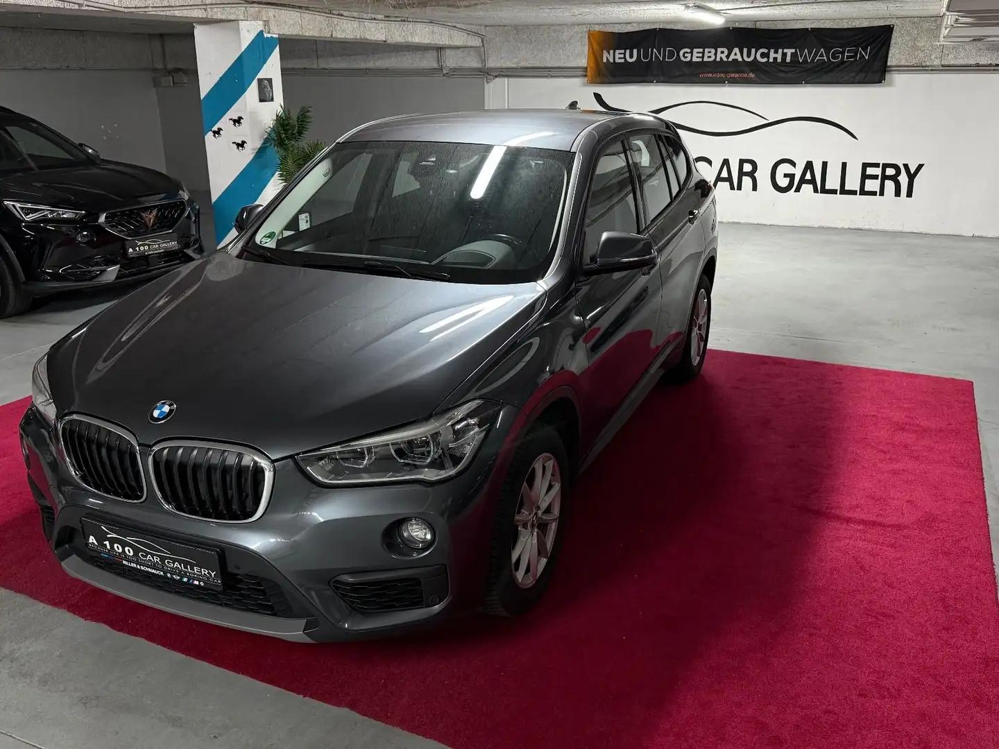 BMW X1 sDrive 18 i Advantage Ambiente AHK Gris - 2
