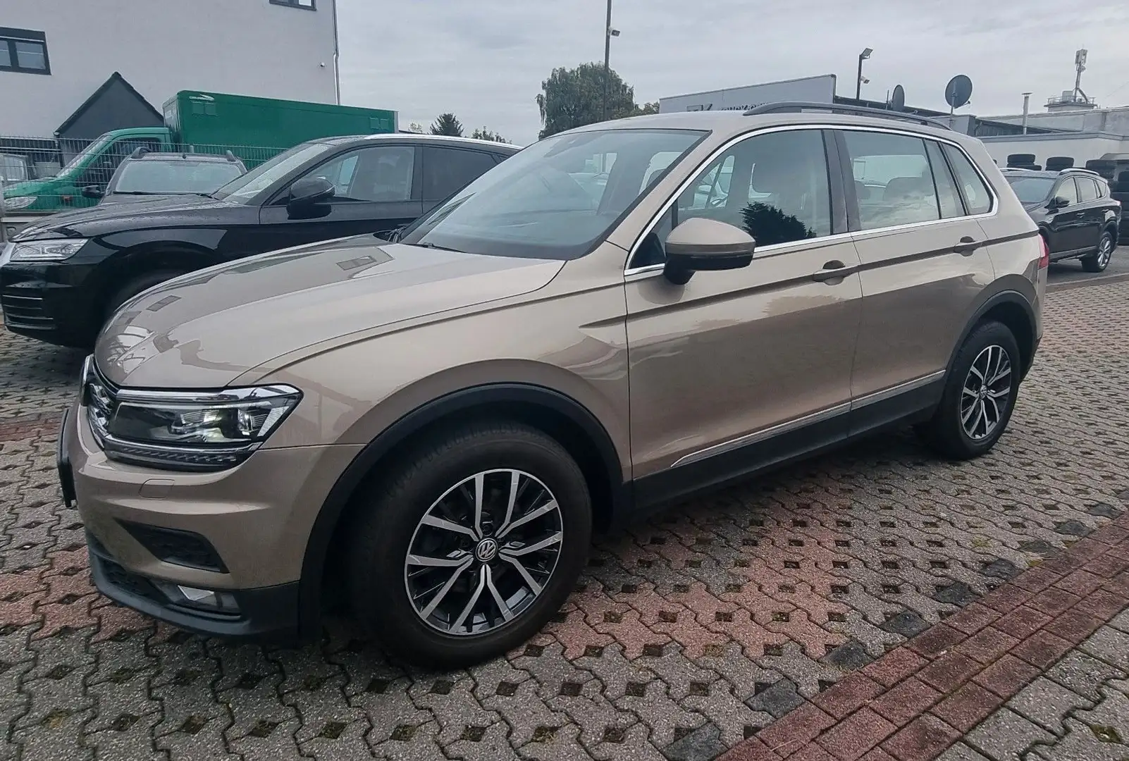 Volkswagen Tiguan Comfortline  4Motion-1.HD-85TKM-ACC-AHK Beige - 2