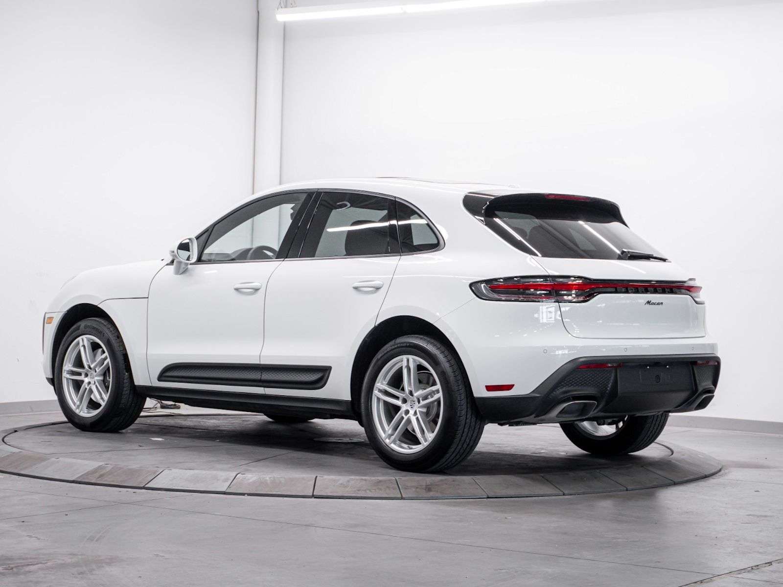 2025 Porsche Macan | Full Front PPF, Low Mileage, Premium Package Plu alt 3