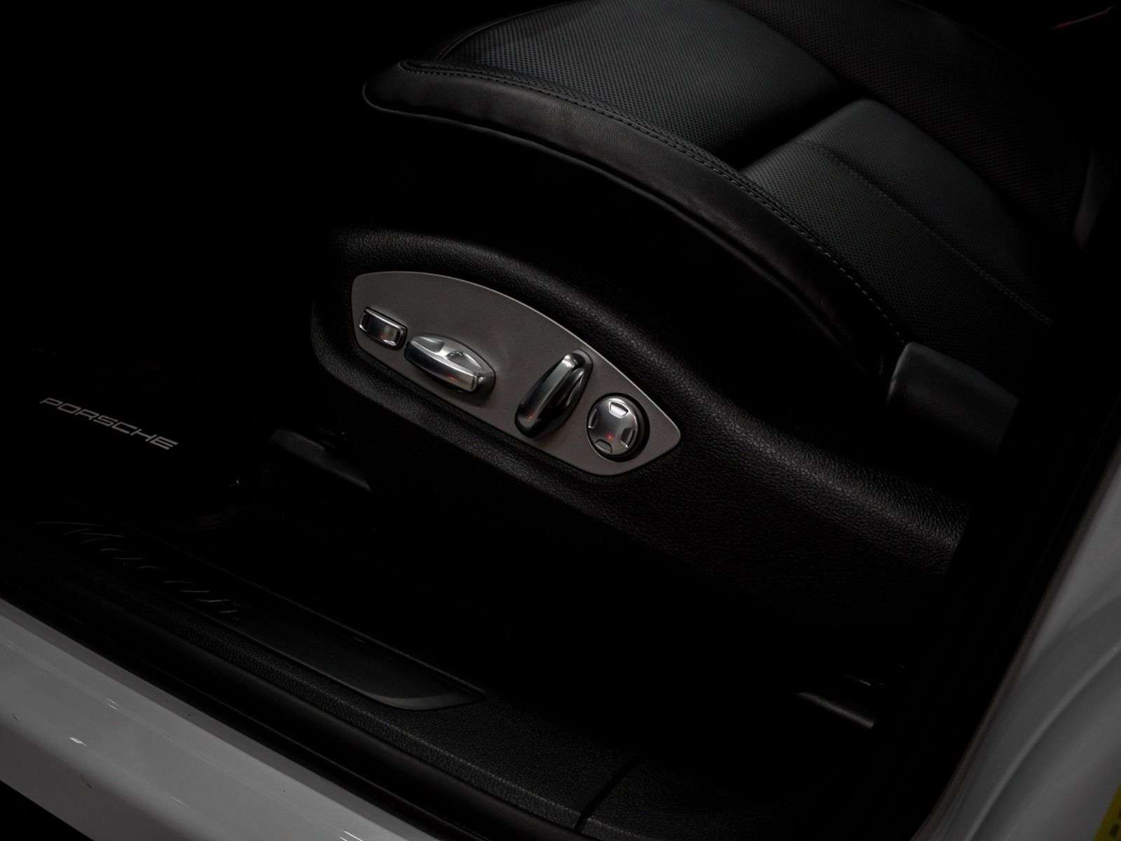 2025 Porsche Macan | Full Front PPF, Low Mileage, Premium Package Plu thumb 25