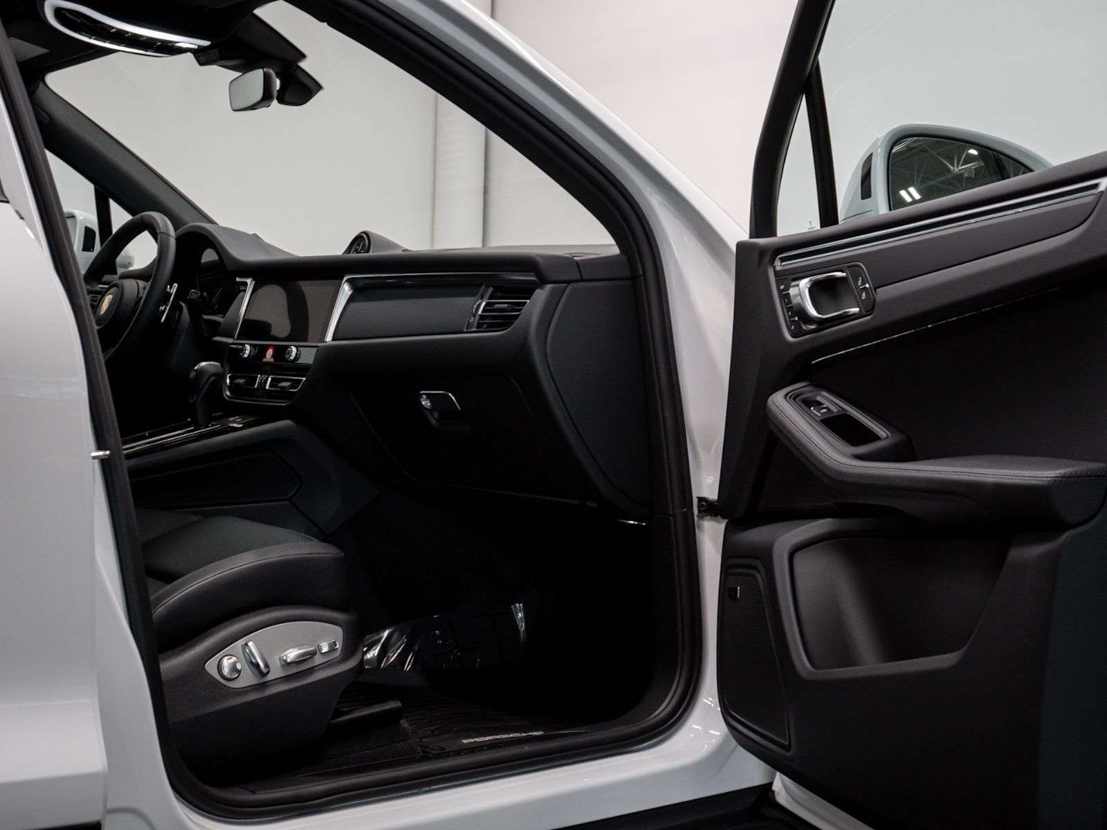 2025 Porsche Macan | Full Front PPF, Low Mileage, Premium Package Plu thumb 21