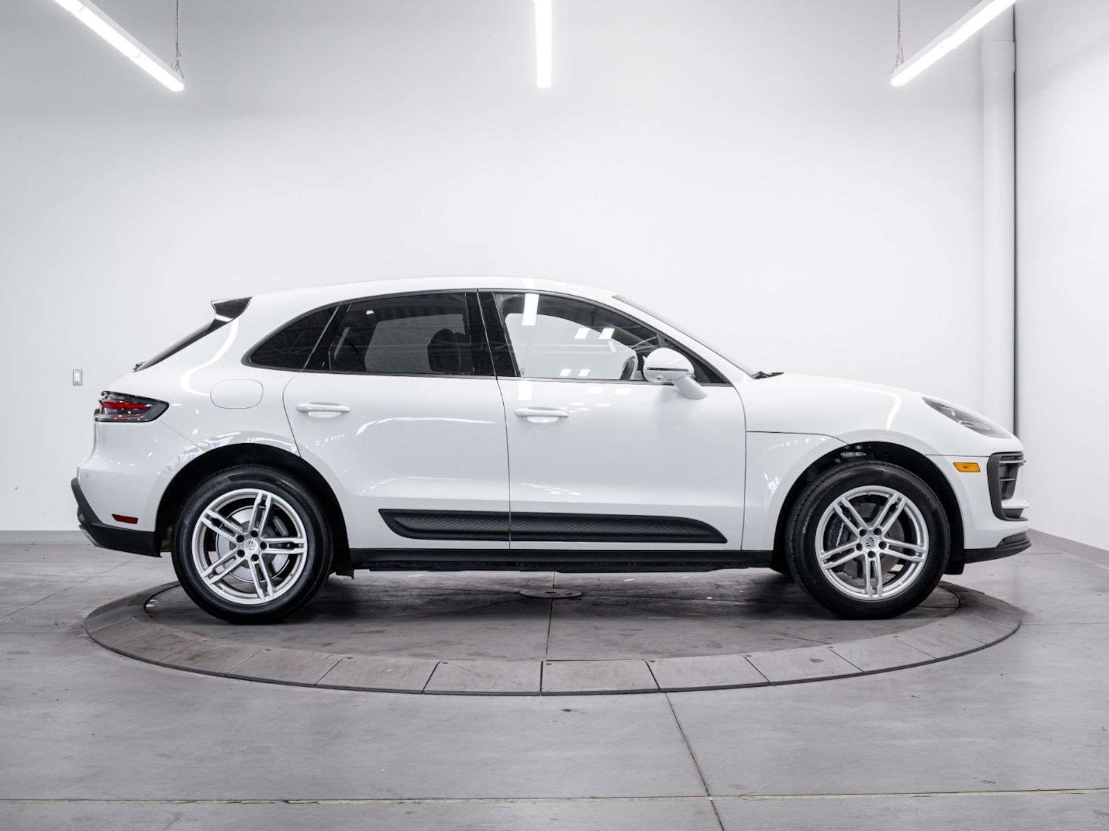2025 Porsche Macan | Full Front PPF, Low Mileage, Premium Package Plu thumb 7