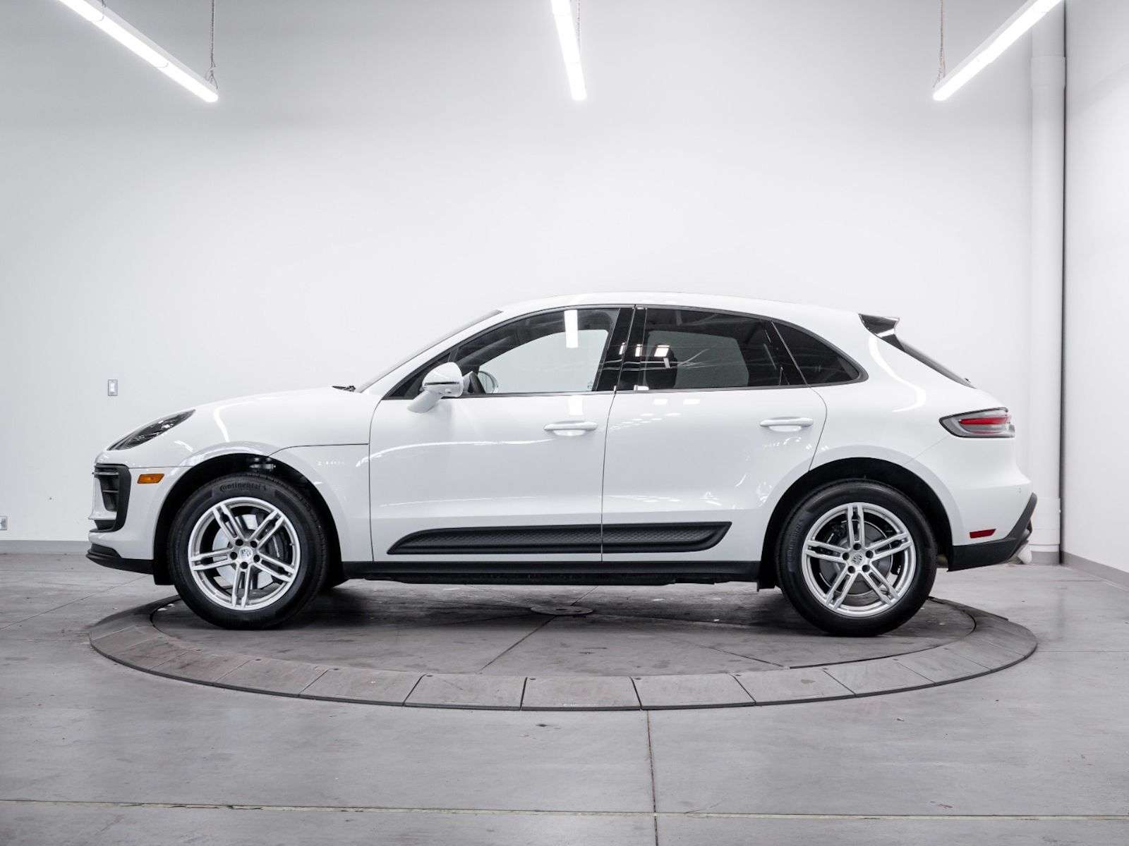 2025 Porsche Macan | Full Front PPF, Low Mileage, Premium Package Plu alt 2