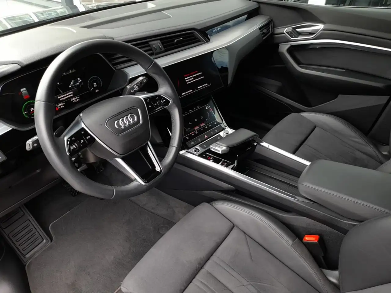 Audi e-tron 55 quattro S-LINE *NP: € 93.488,-- / 21 ZOLL AUDI SPORT / AHV & KAMERA / TEILLEDER / SPORTLENKRAD* 9