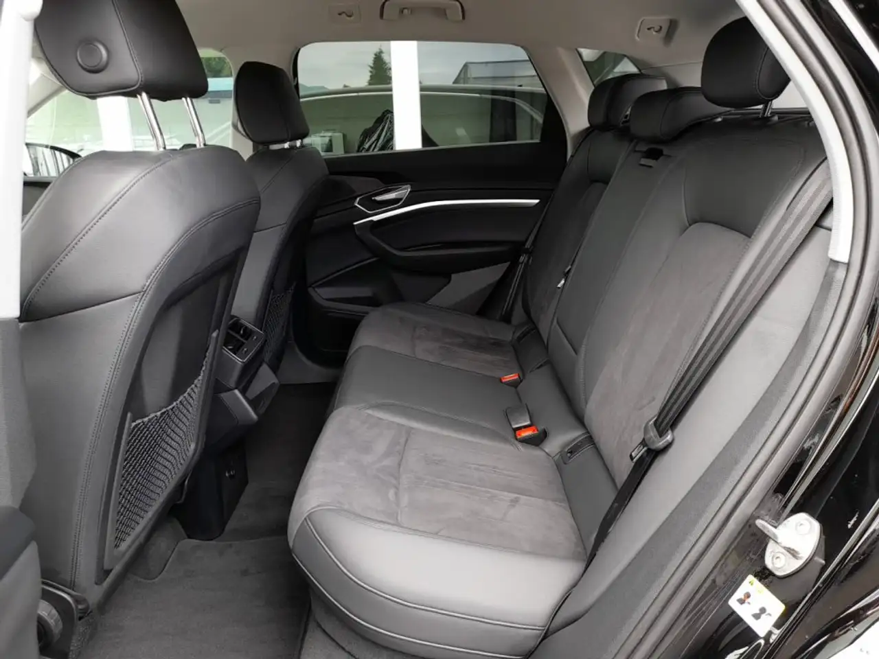 Audi e-tron 55 quattro S-LINE *NP: € 93.488,-- / 21 ZOLL AUDI SPORT / AHV & KAMERA / TEILLEDER / SPORTLENKRAD* 11