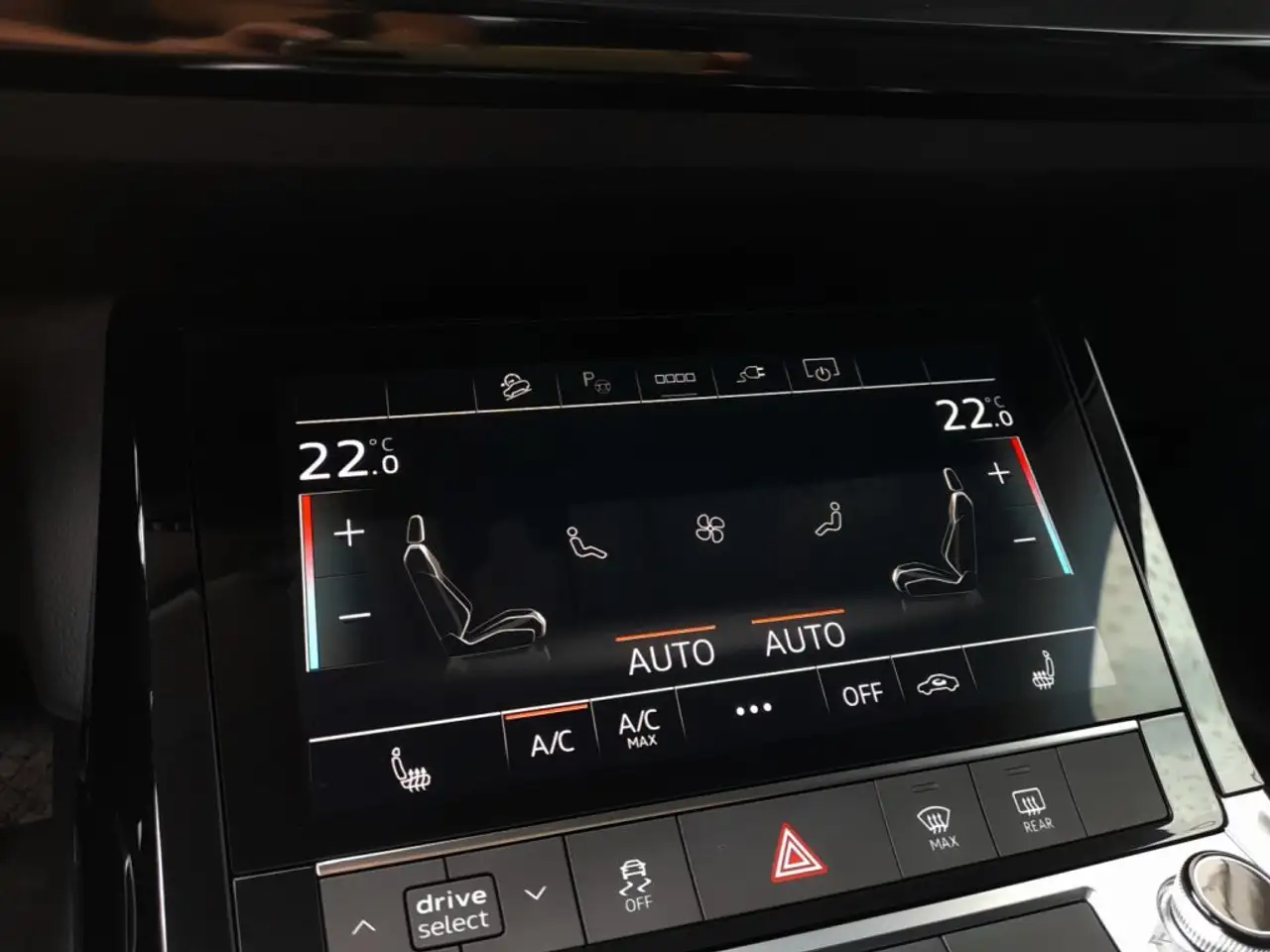 Audi e-tron 55 quattro S-LINE *NP: € 93.488,-- / 21 ZOLL AUDI SPORT / AHV & KAMERA / TEILLEDER / SPORTLENKRAD* 6