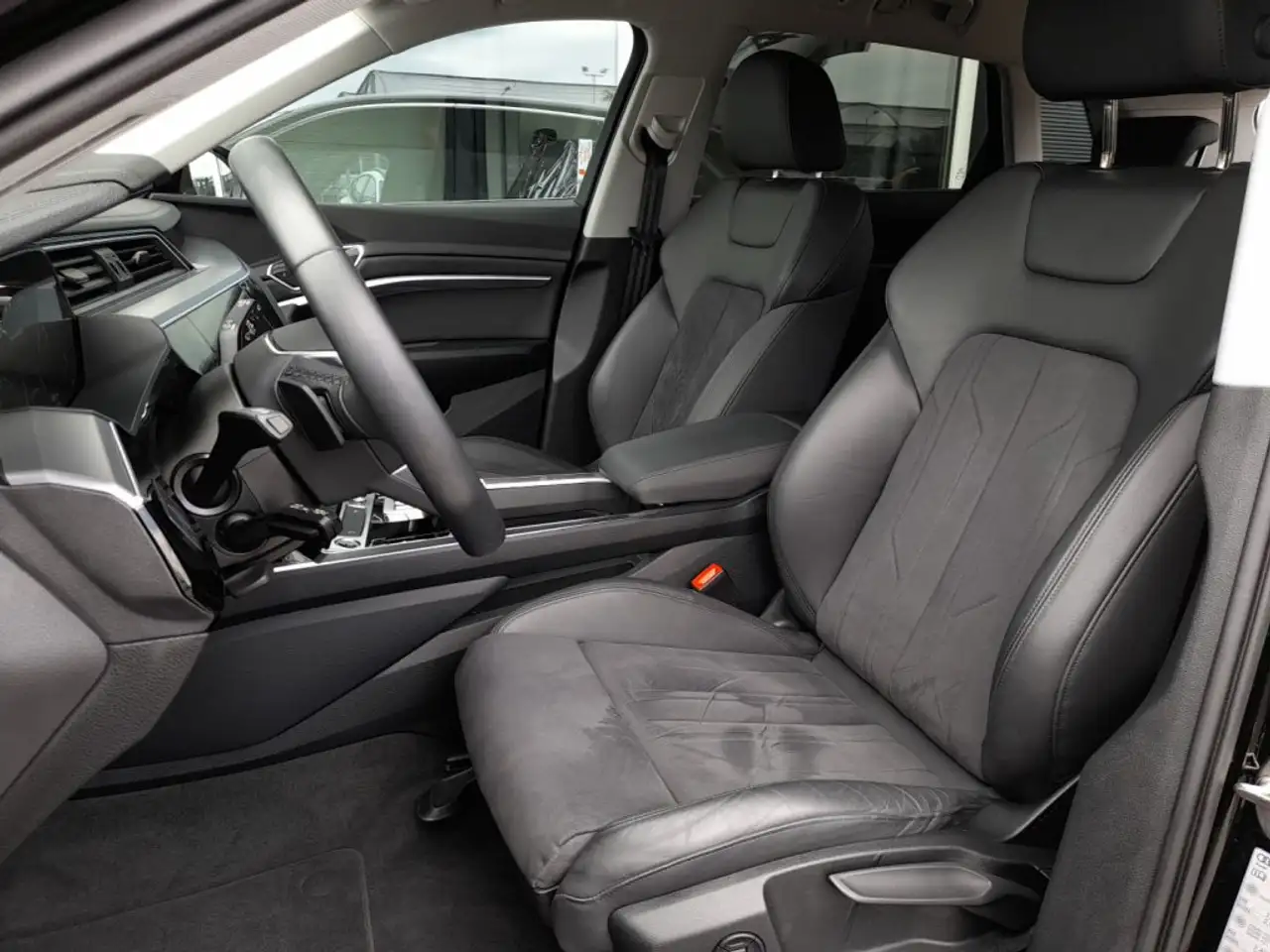 Audi e-tron 55 quattro S-LINE *NP: € 93.488,-- / 21 ZOLL AUDI SPORT / AHV & KAMERA / TEILLEDER / SPORTLENKRAD* 10