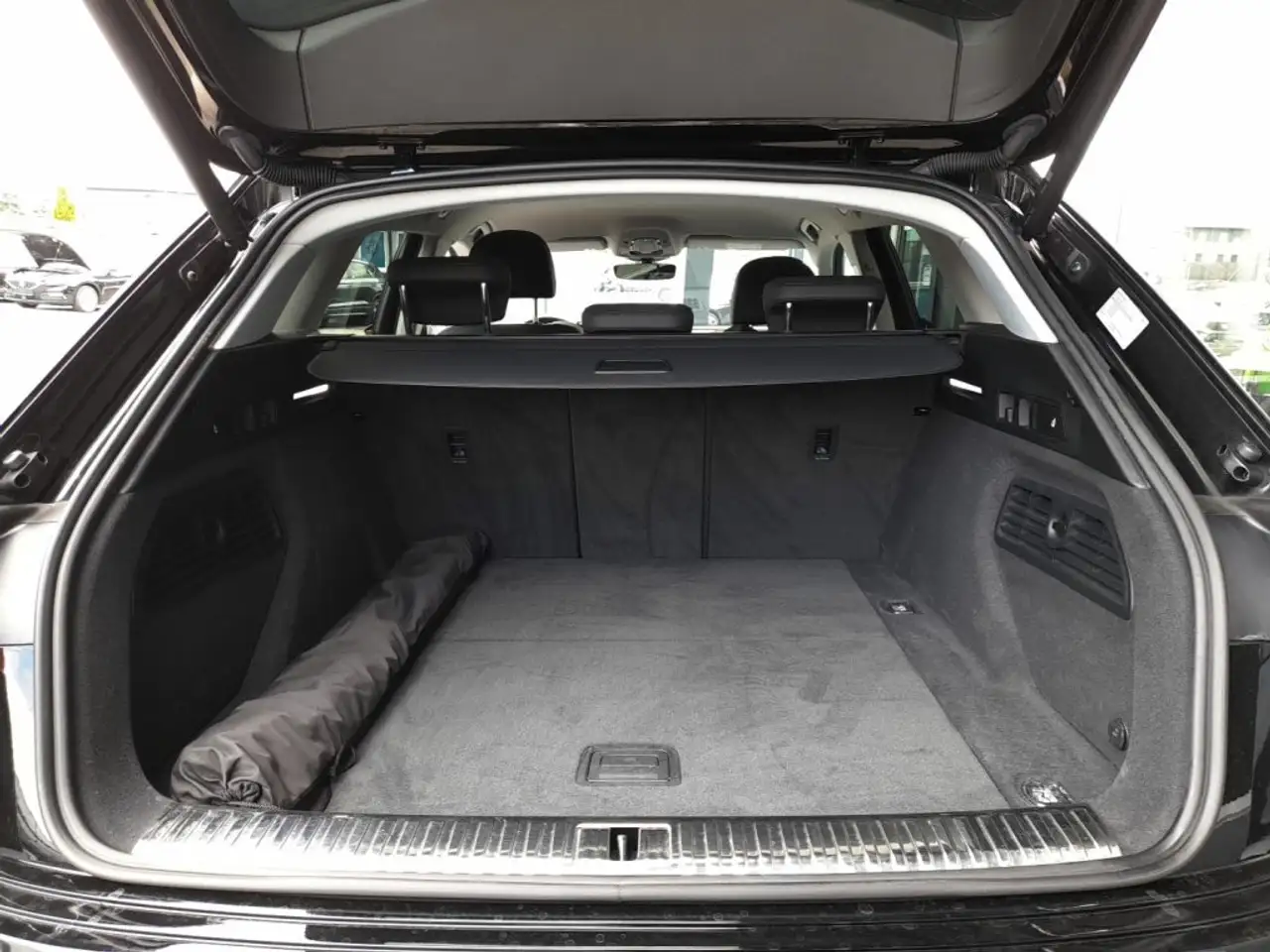 Audi e-tron 55 quattro S-LINE *NP: € 93.488,-- / 21 ZOLL AUDI SPORT / AHV & KAMERA / TEILLEDER / SPORTLENKRAD* 12