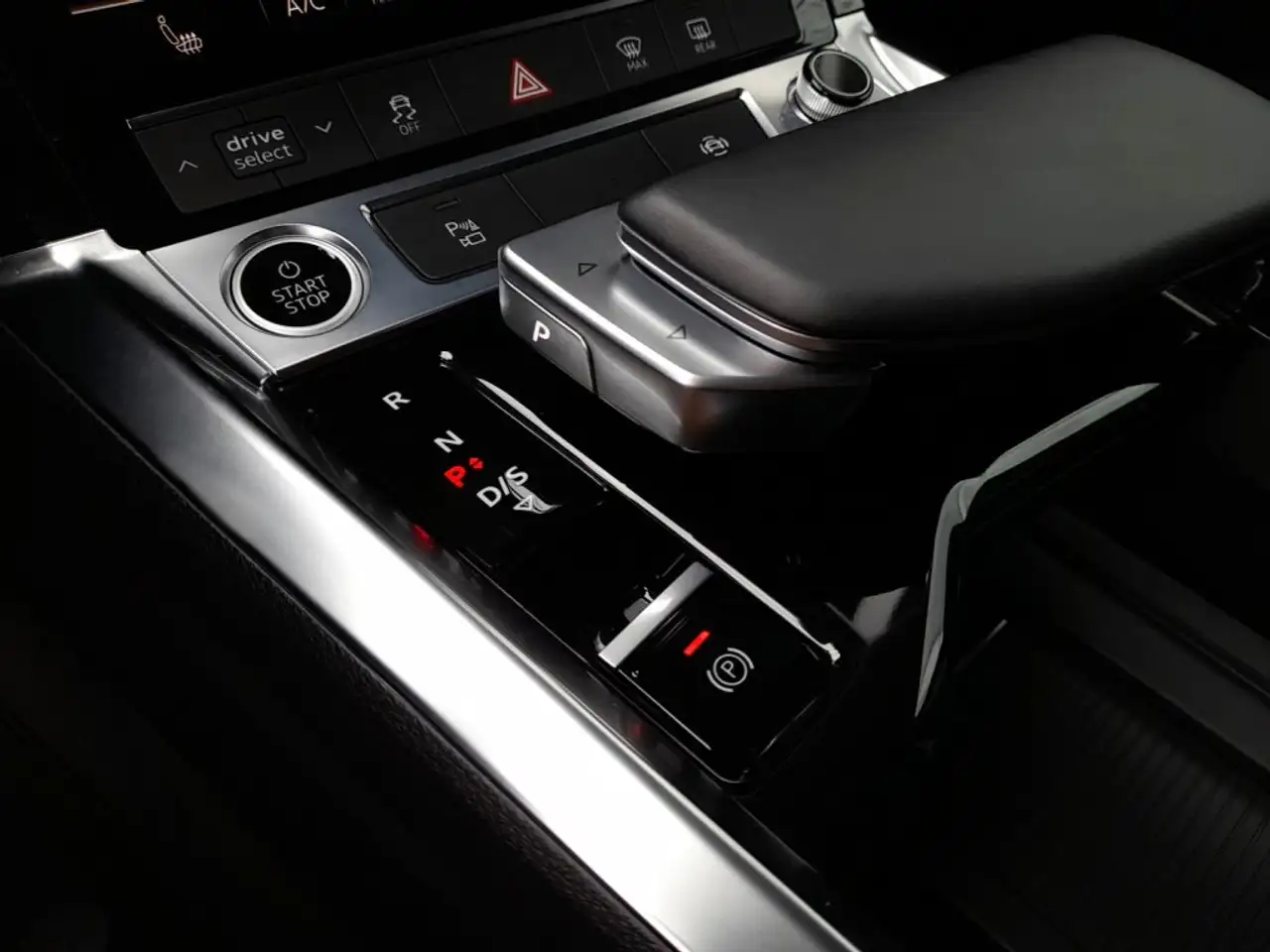 Audi e-tron 55 quattro S-LINE *NP: € 93.488,-- / 21 ZOLL AUDI SPORT / AHV & KAMERA / TEILLEDER / SPORTLENKRAD* 7