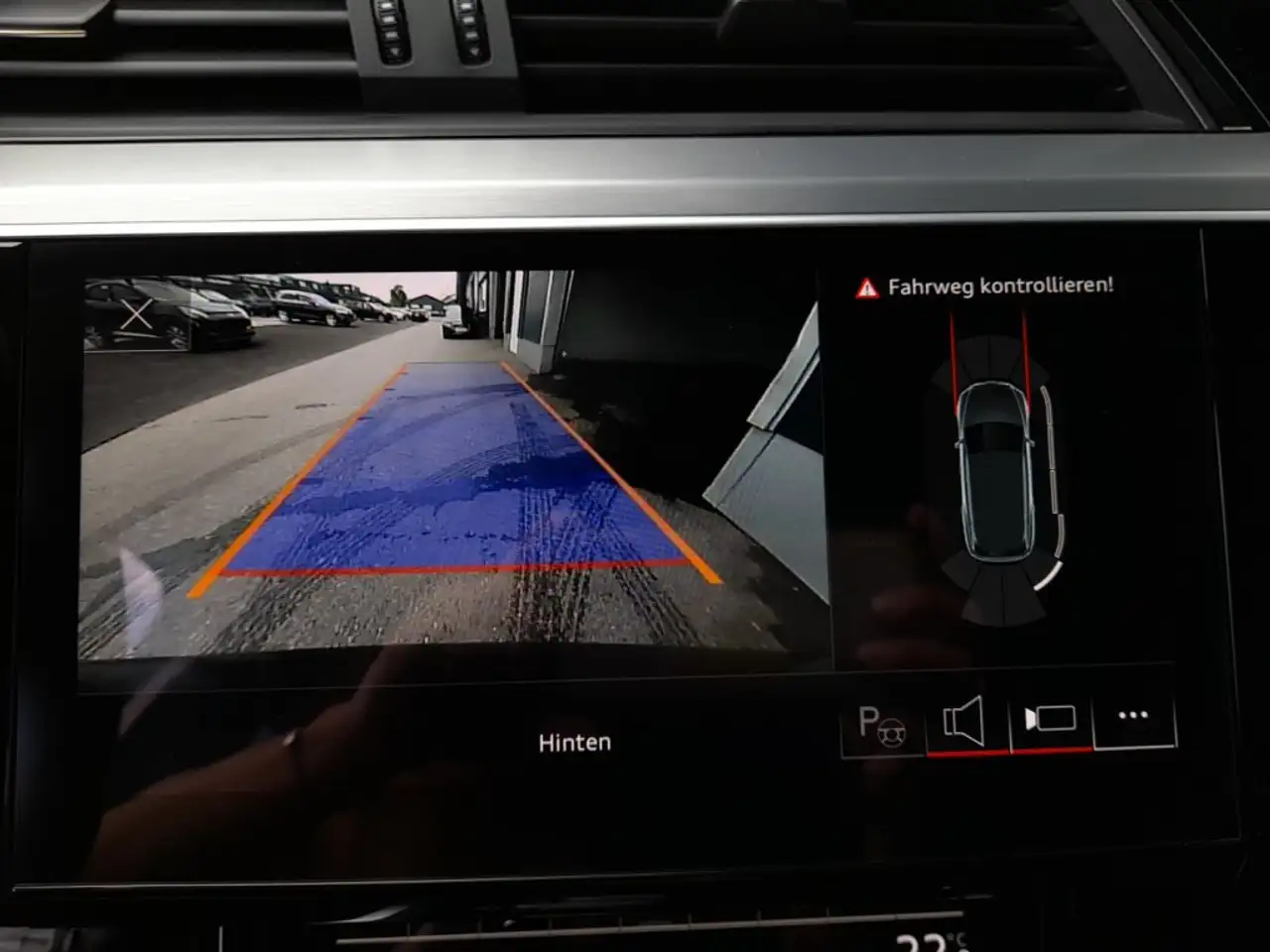 Audi e-tron 55 quattro S-LINE *NP: € 93.488,-- / 21 ZOLL AUDI SPORT / AHV & KAMERA / TEILLEDER / SPORTLENKRAD* 5