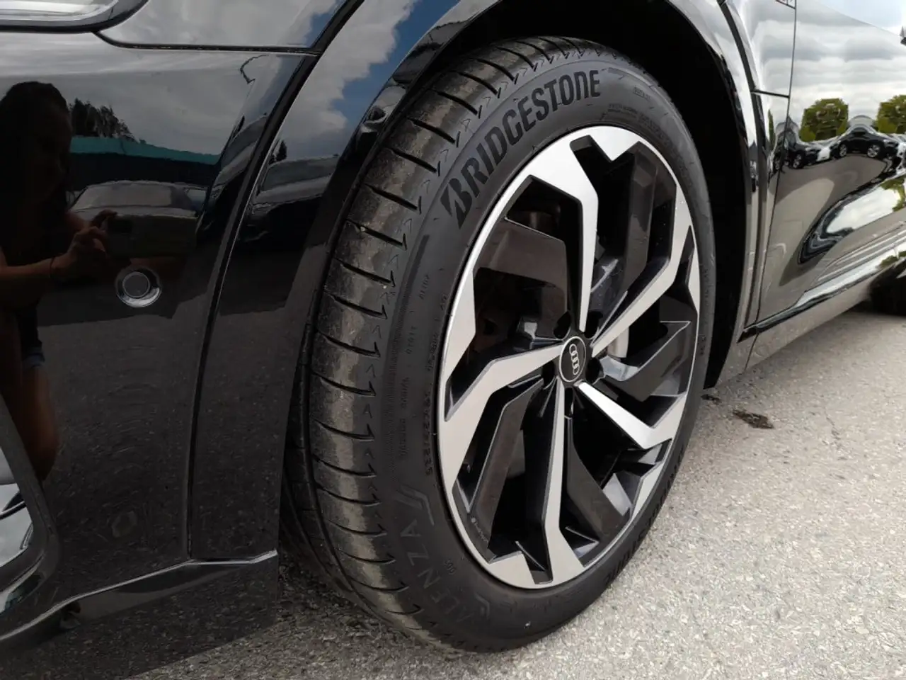 Audi e-tron 55 quattro S-LINE *NP: € 93.488,-- / 21 ZOLL AUDI SPORT / AHV & KAMERA / TEILLEDER / SPORTLENKRAD* 14