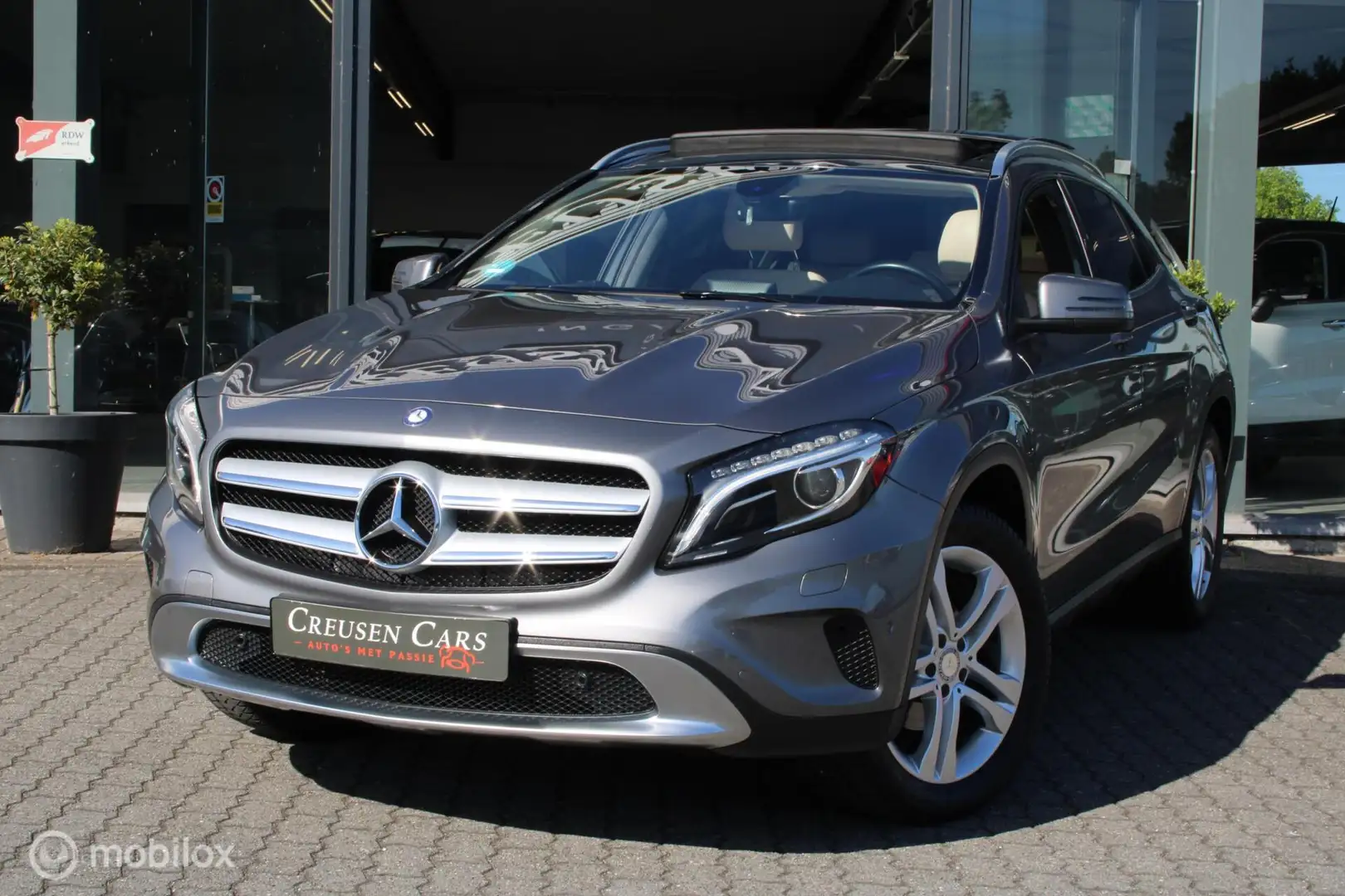 Mercedes-Benz GLA 200 Prestige/Pano/Navi/Xenon/Tel//Pdc/ Grijs - 2