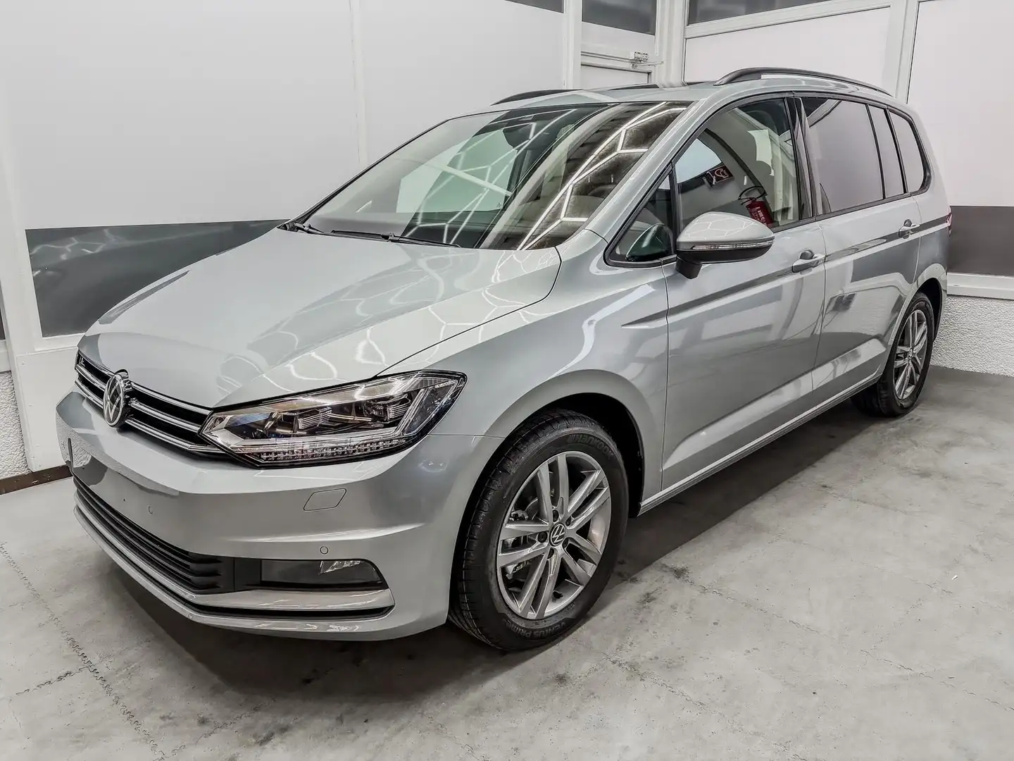 Volkswagen Touran Family DSG PANO KEYLESS ACC NAVI 1.5 TSI DSG 11... Silber - 1