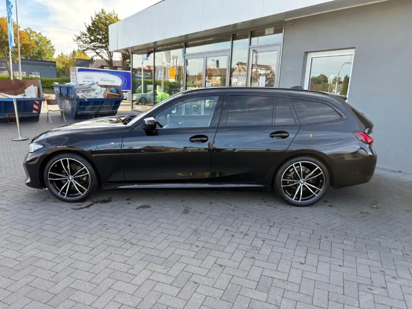 BMW 320 d Touring M Sport Driv-Assis. HiFi Schwarz - 2