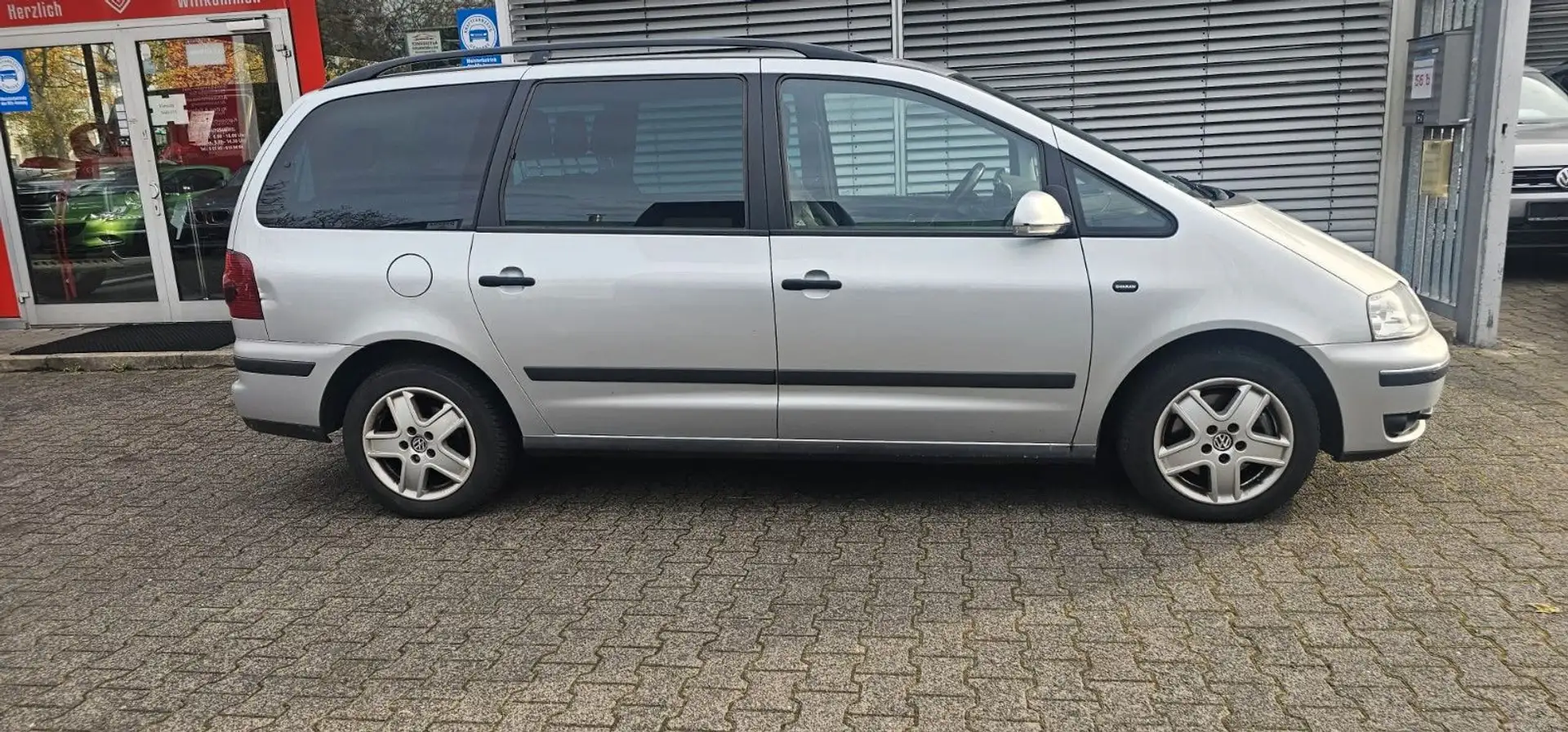 Volkswagen Sharan Trendline BlueMotion 7 Sitzer Silber - 1