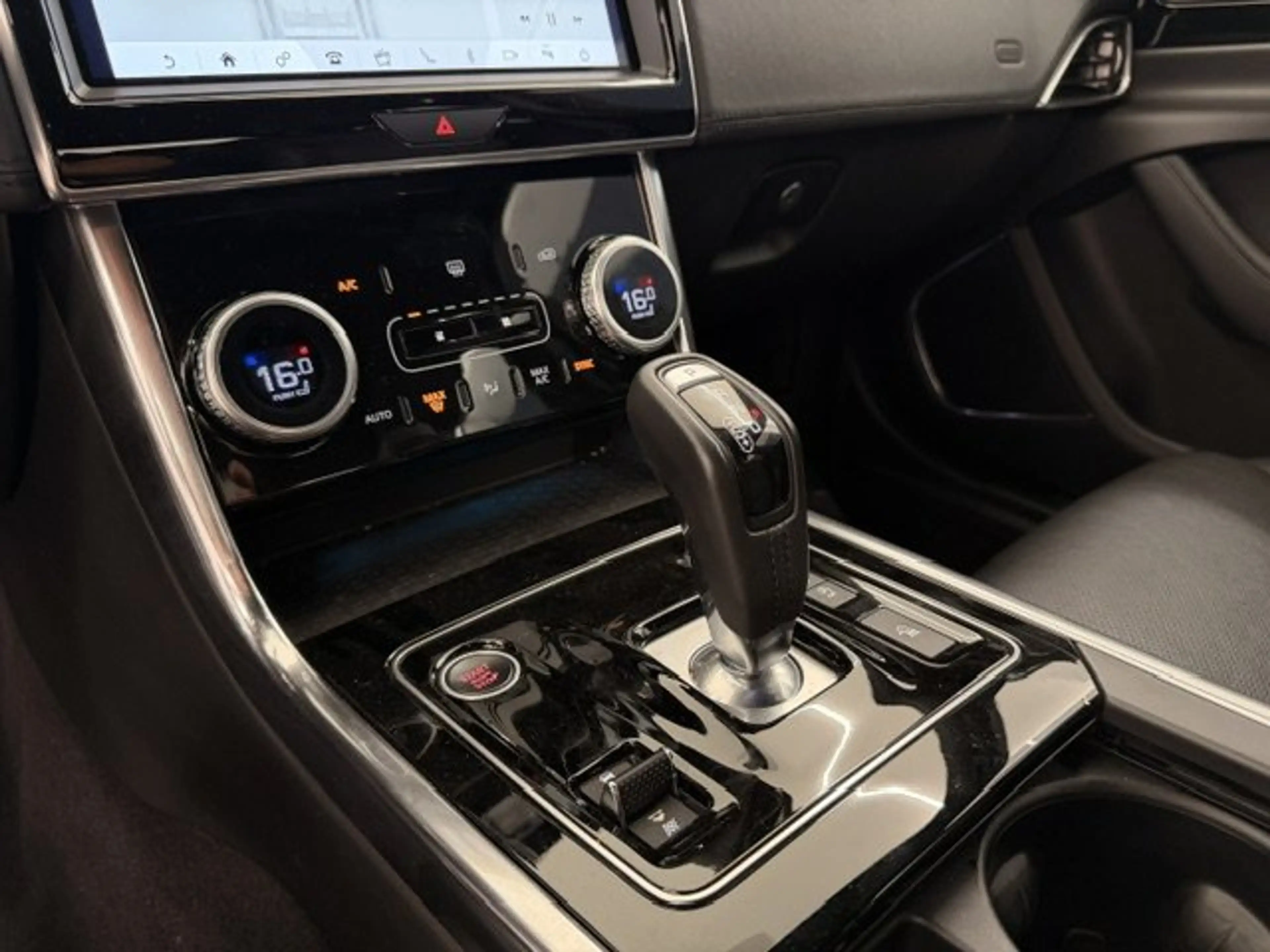 Jaguar XE SPORT MET BLACK PACK BENZINE AUTO 39000KM!!!! — photo 12