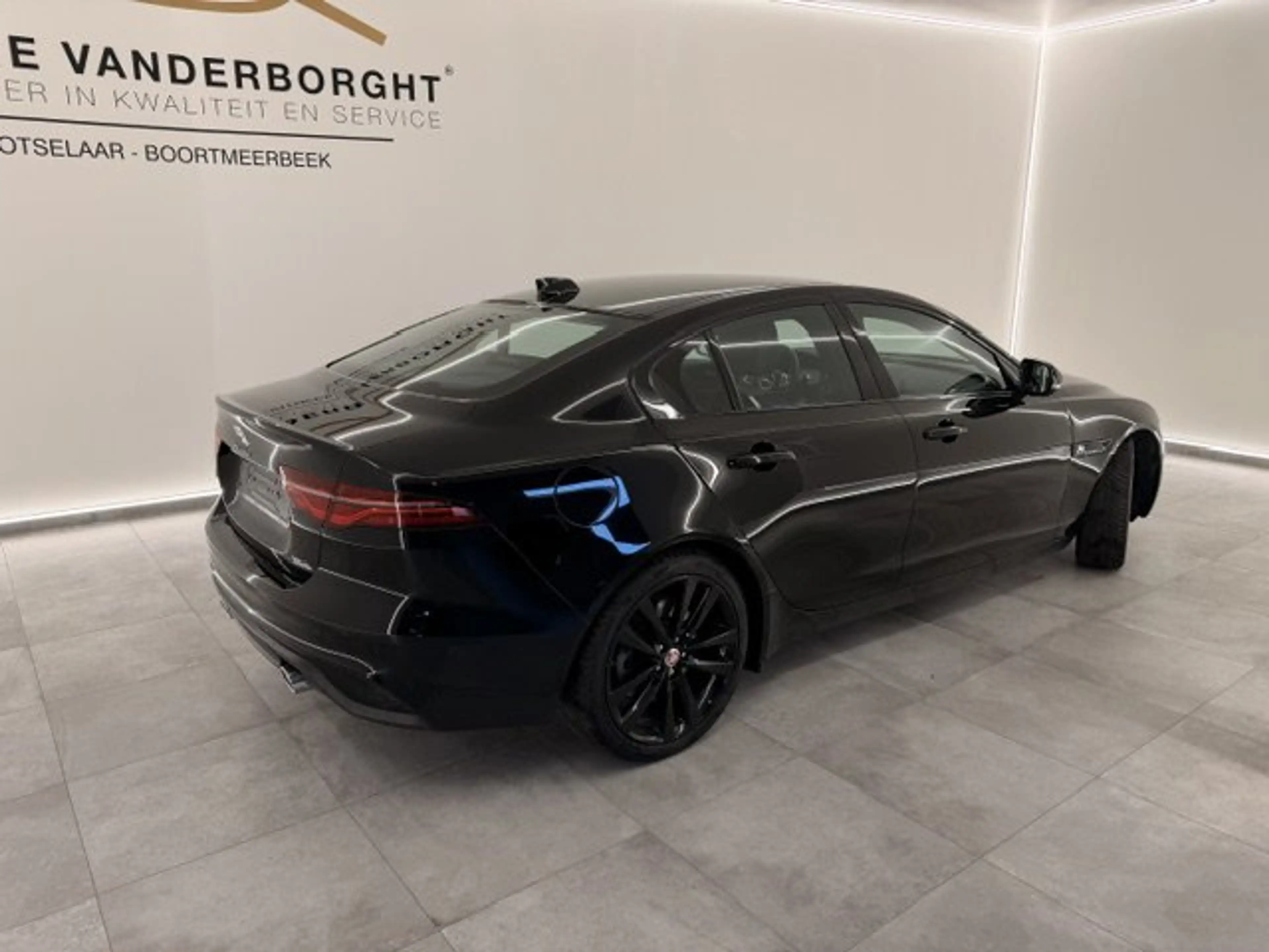 Jaguar XE SPORT MET BLACK PACK BENZINE AUTO 39000KM!!!! — photo 3
