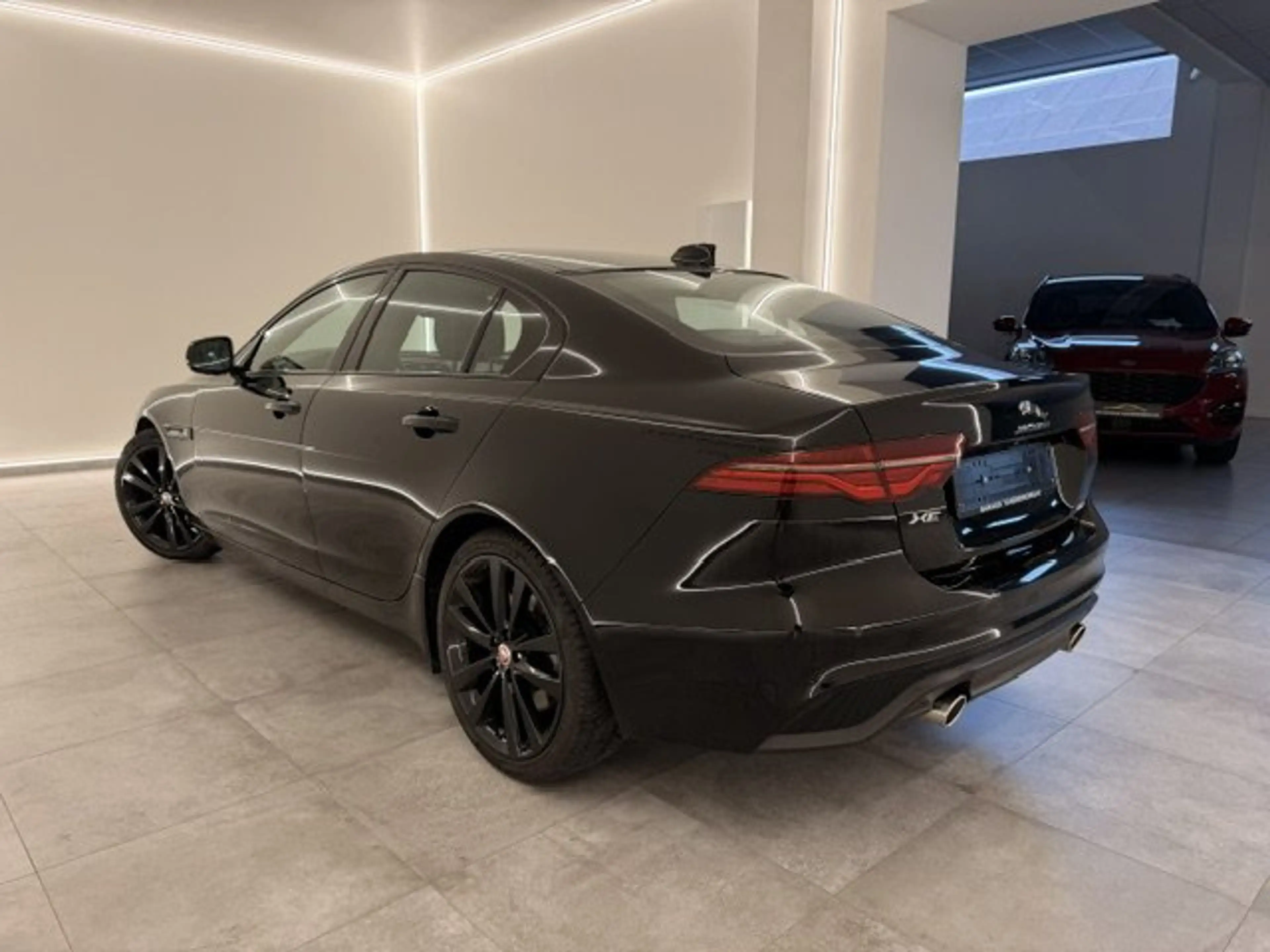 Jaguar XE SPORT MET BLACK PACK BENZINE AUTO 39000KM!!!! — photo 5