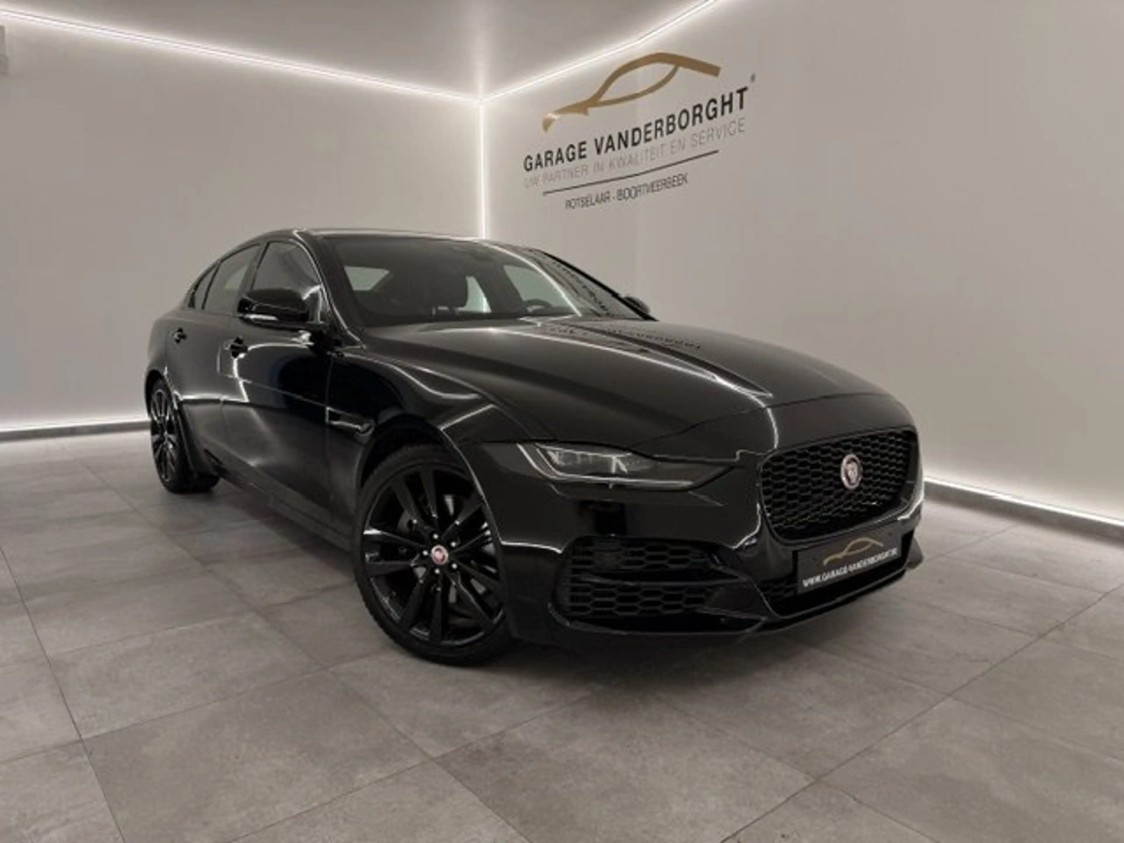 Jaguar XE SPORT MET BLACK PACK BENZINE AUTO 39000KM!!!!