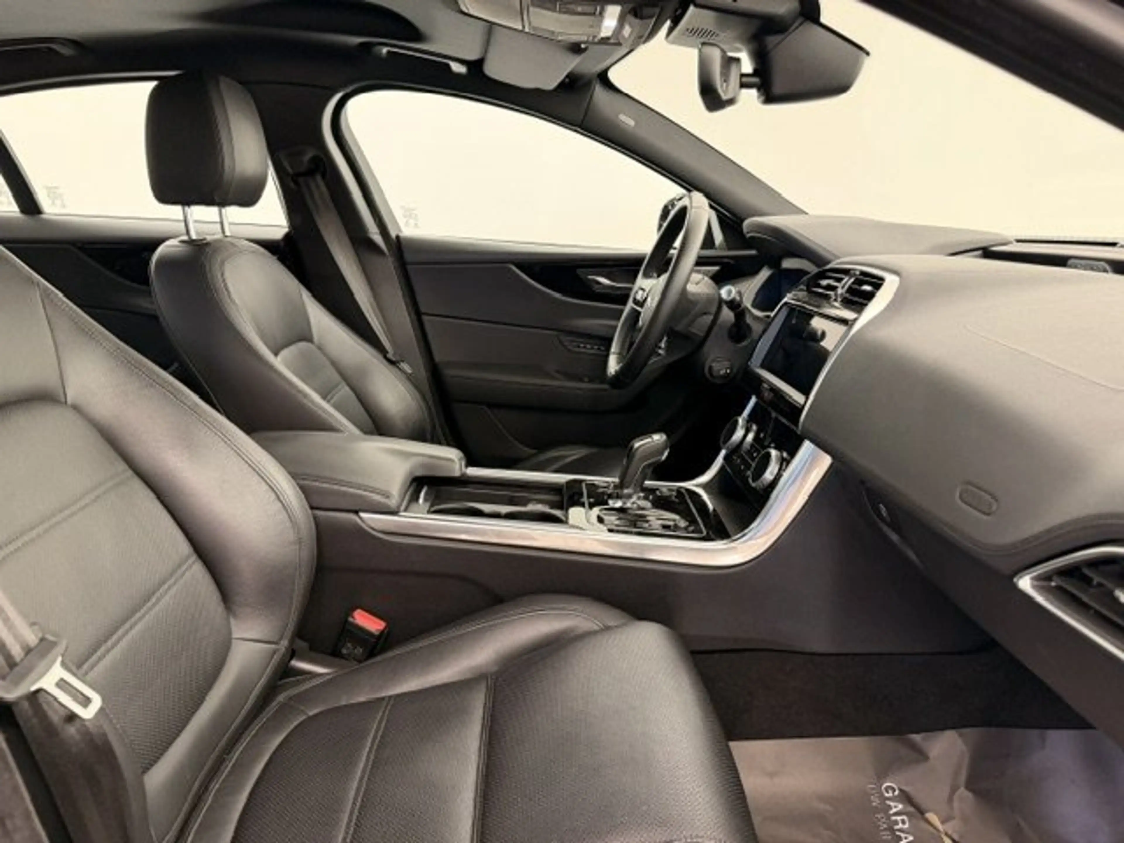 Jaguar XE SPORT MET BLACK PACK BENZINE AUTO 39000KM!!!! — photo 10